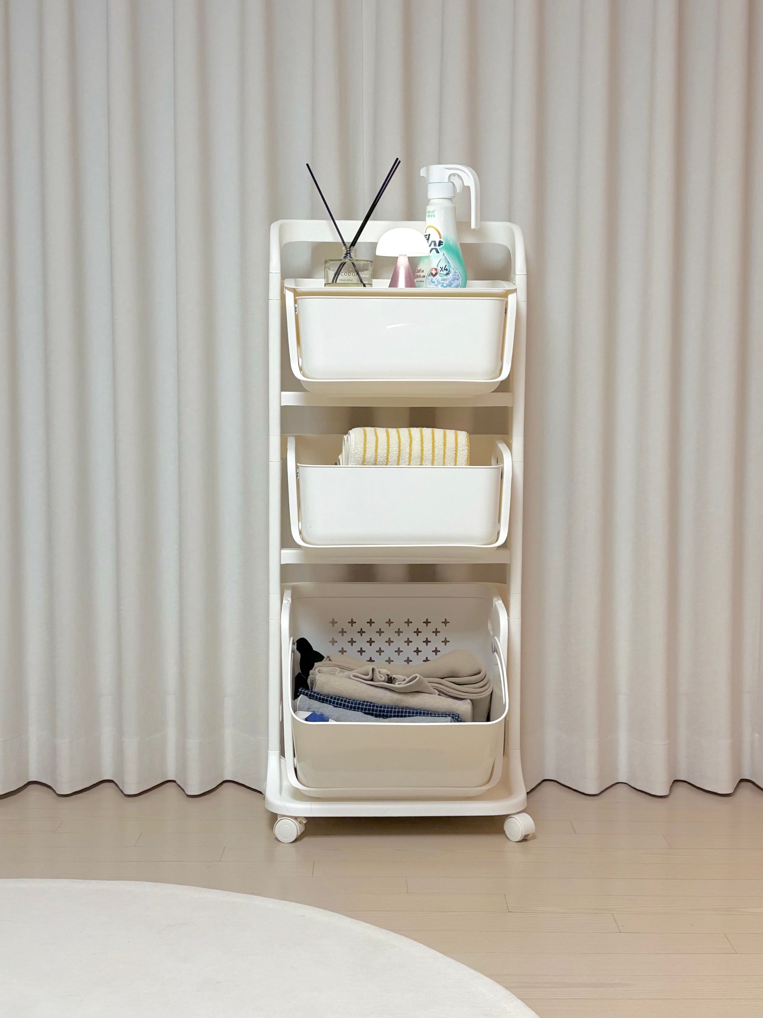 Rolling Swing Laundry Cart user photo