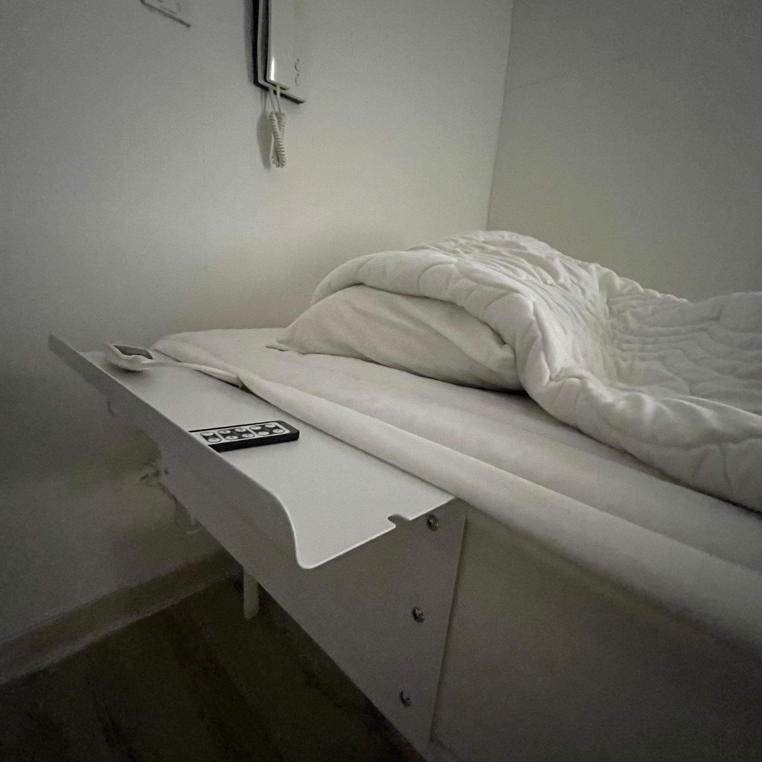 Blanc Bed Gap Side Shelf user photo