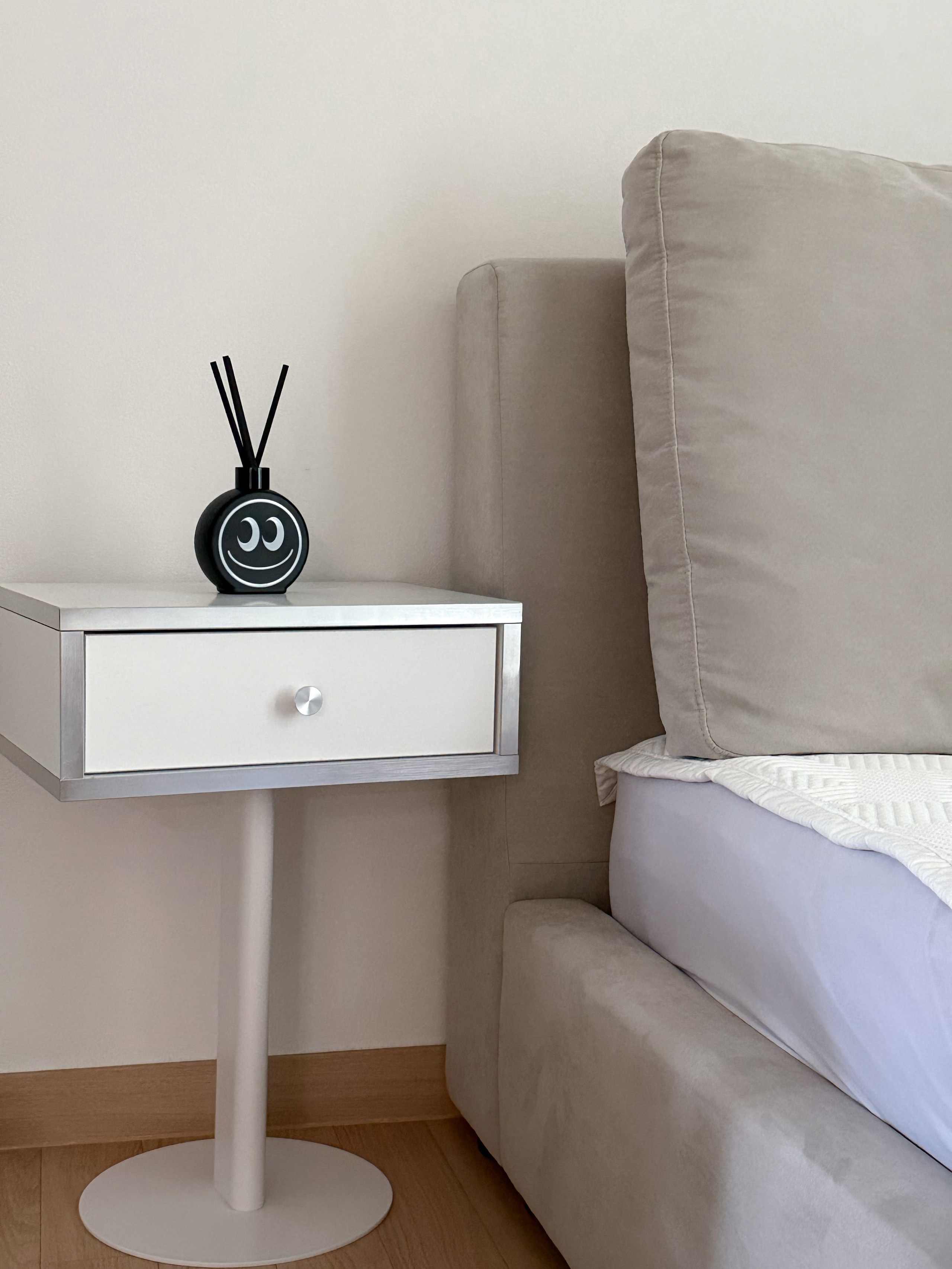 Modern Drawer Nightstand user photo