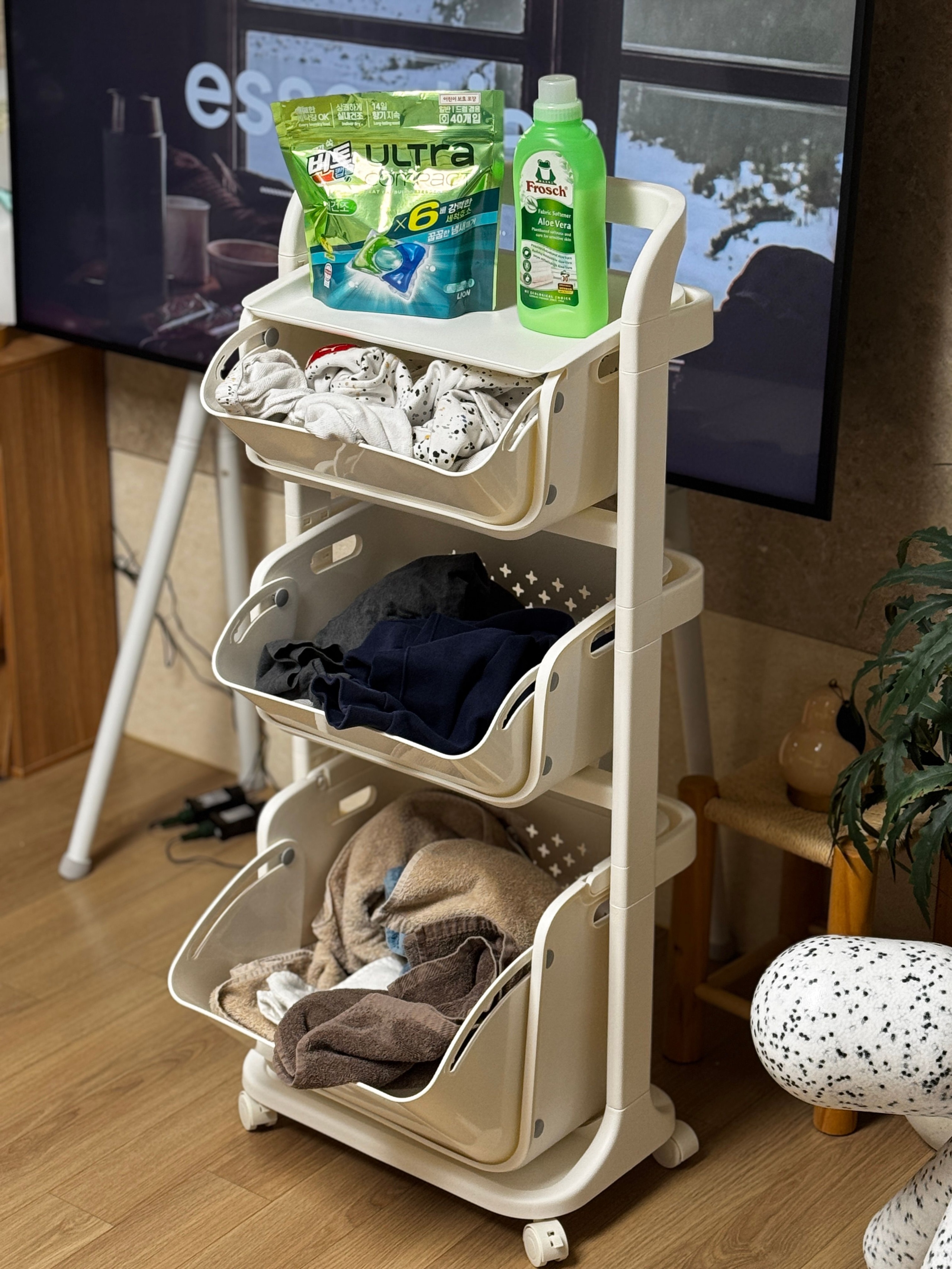 Rolling Swing Laundry Cart user photo