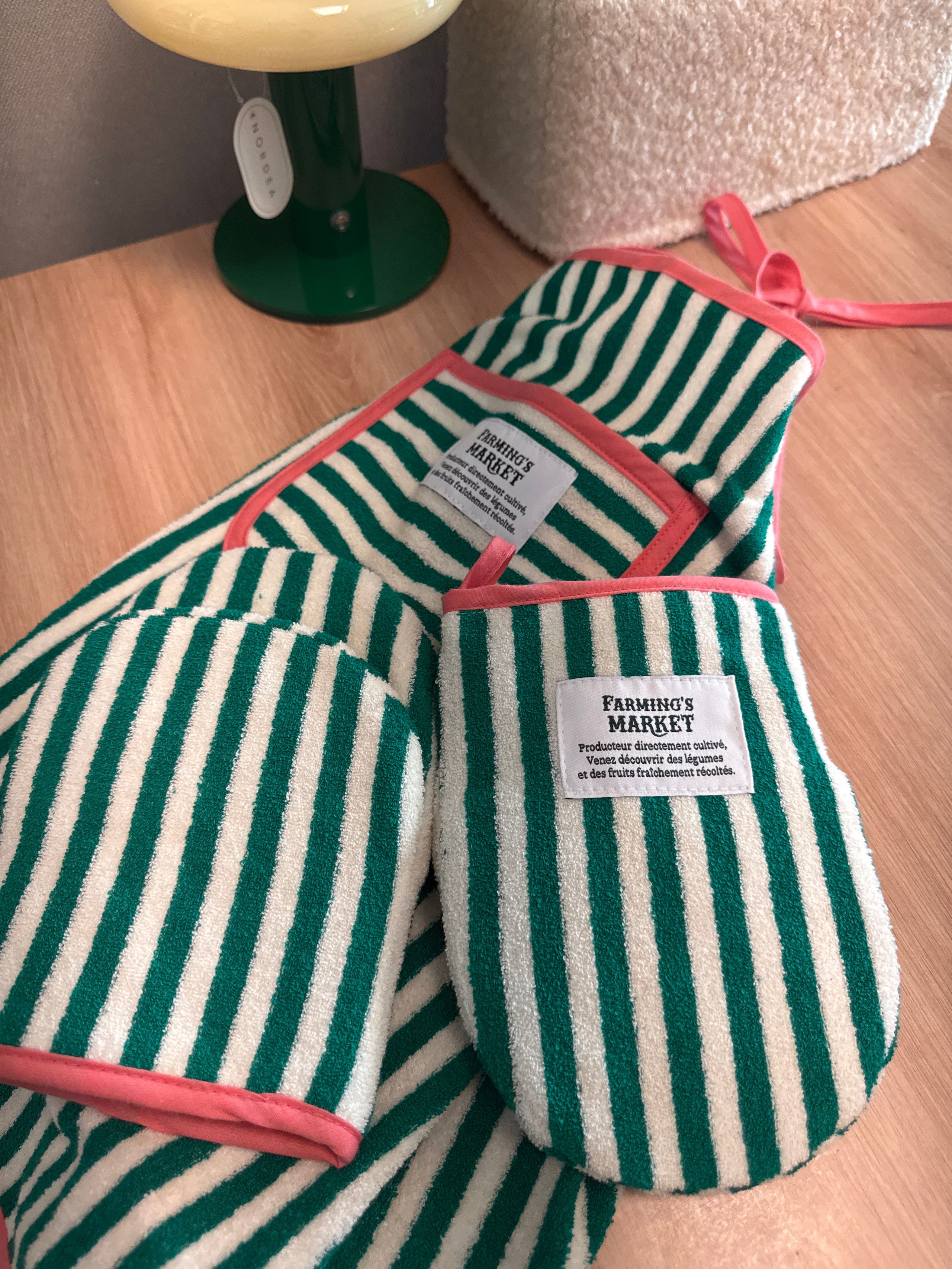 Cozy Kitchen Apron & Oven Mitt Gift Set user photo