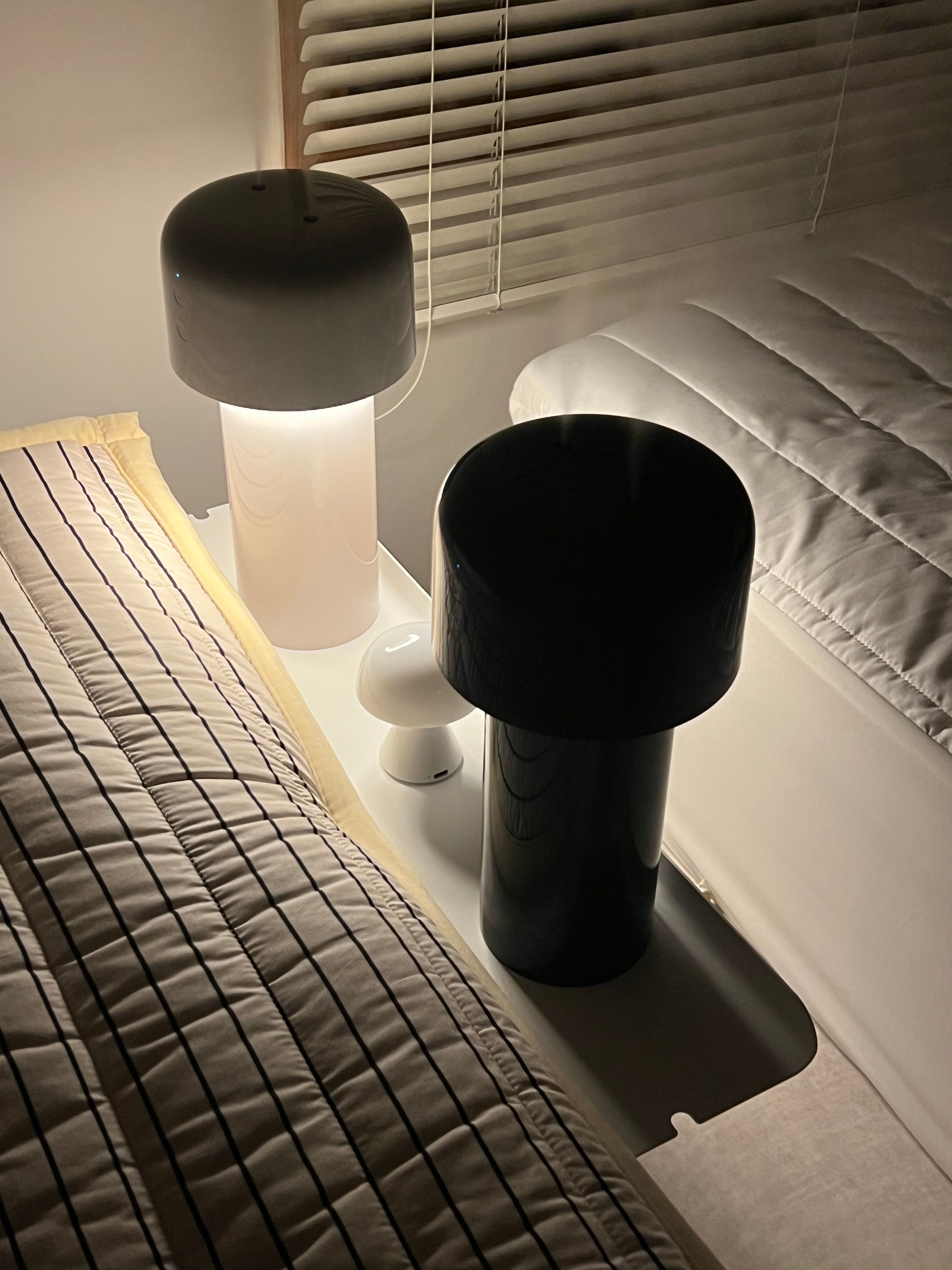 Blanc Bed Gap Side Shelf user photo