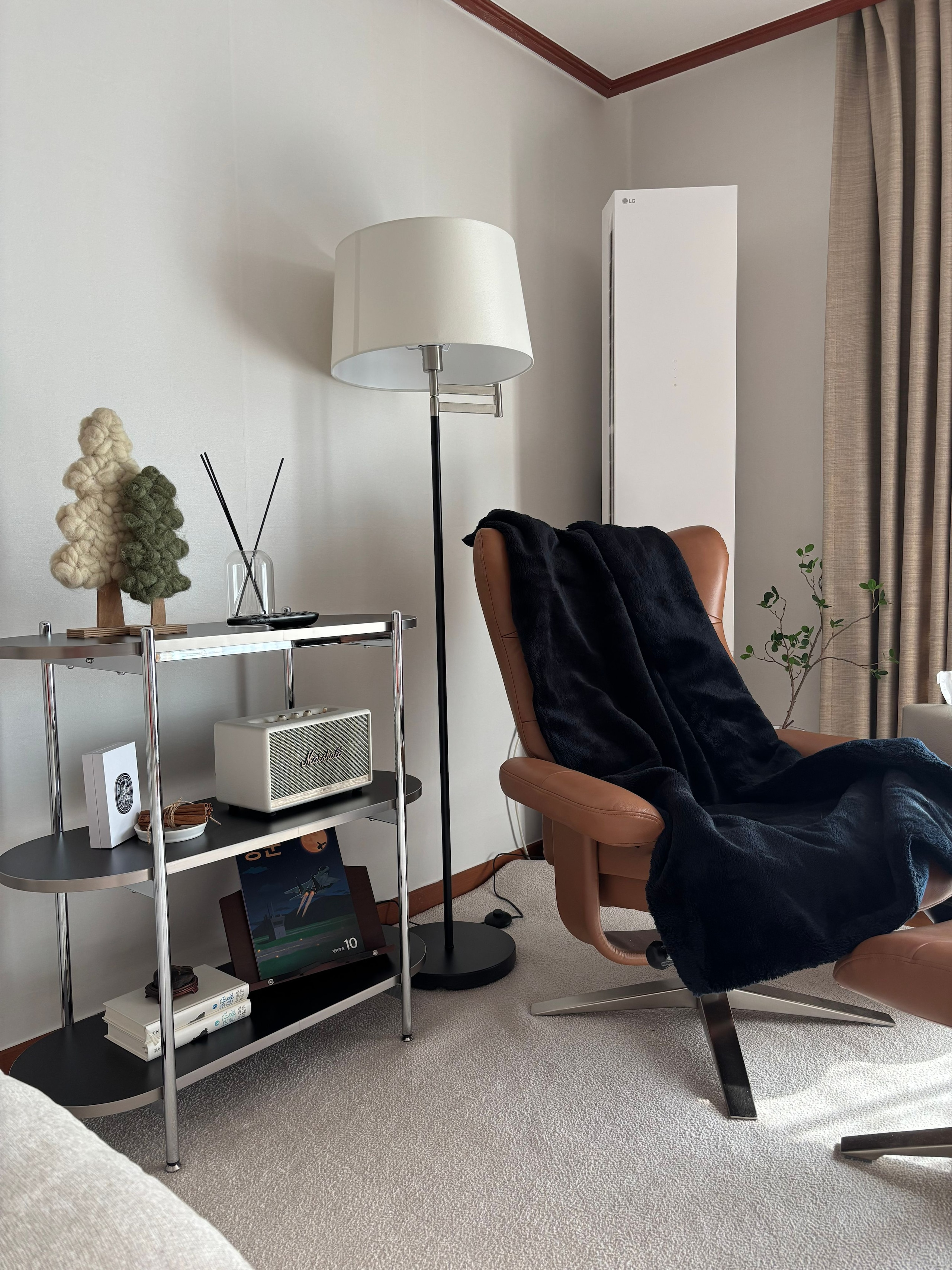 Gott Black Mid-Century Shelf user photo