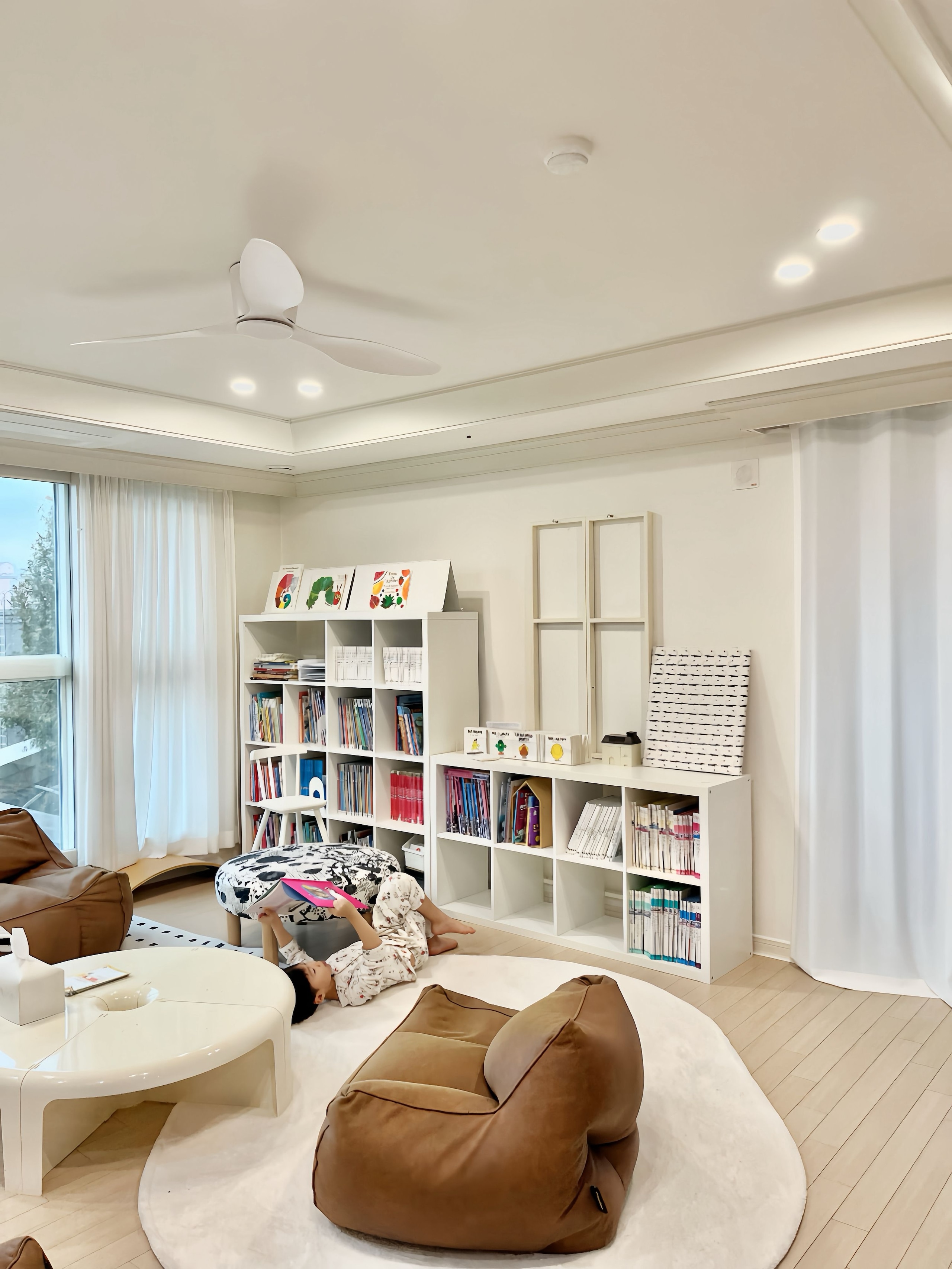 Quarter Modular Round Coffee Table user photo