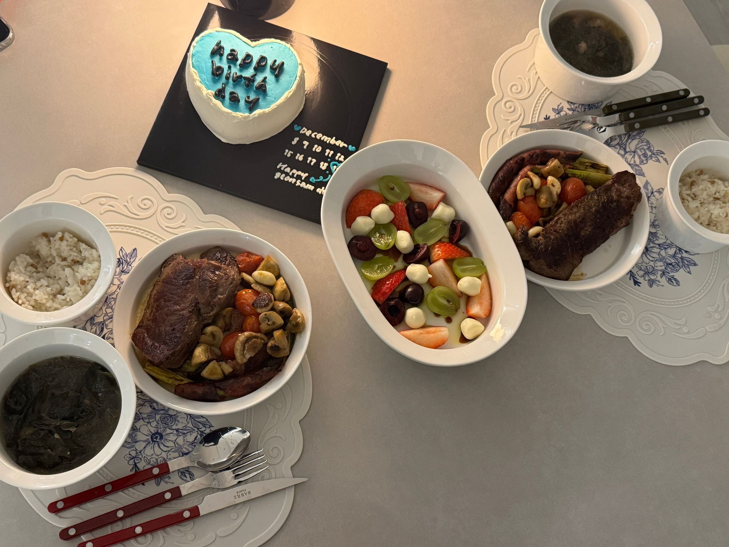 EBT Newlywed Ceramic Dinnerware Set for 4 (20-Piece) user photo