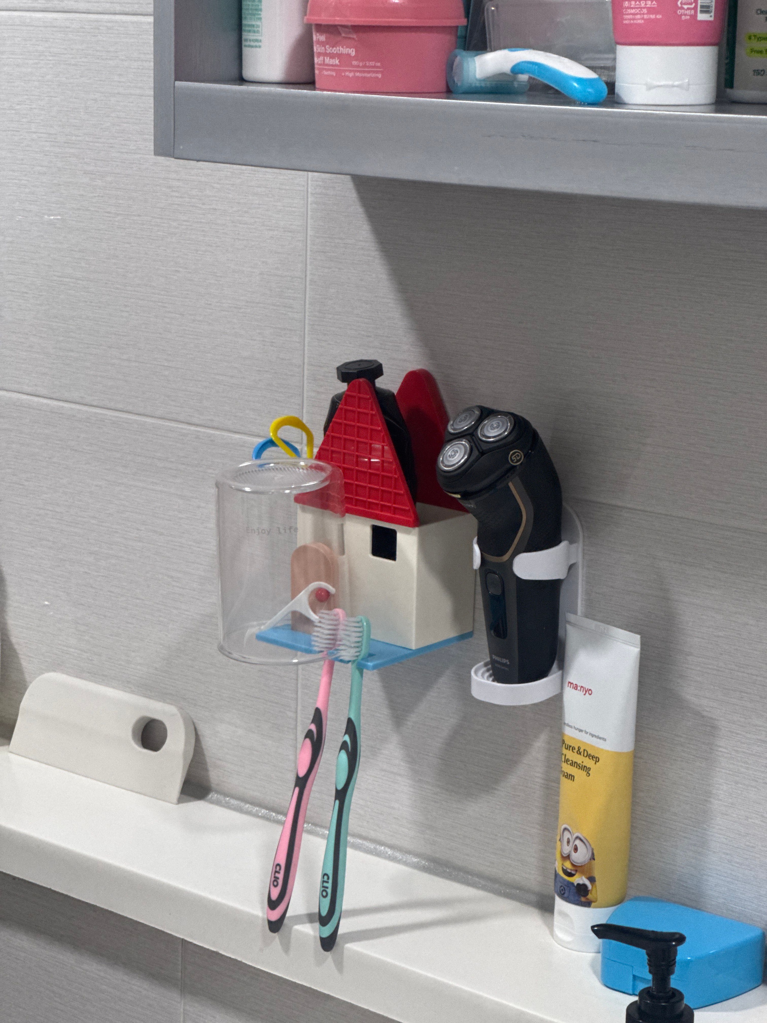 Flip House Toothbrush Holder Set user photo