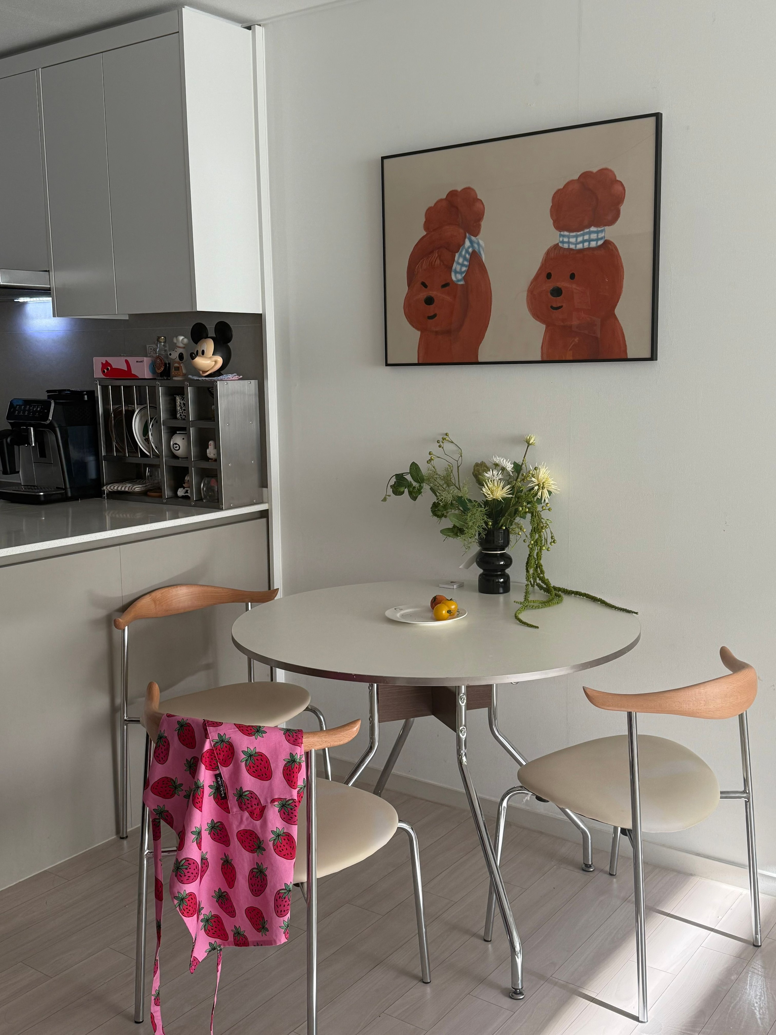 Round Steel Leg Dining Table user photo