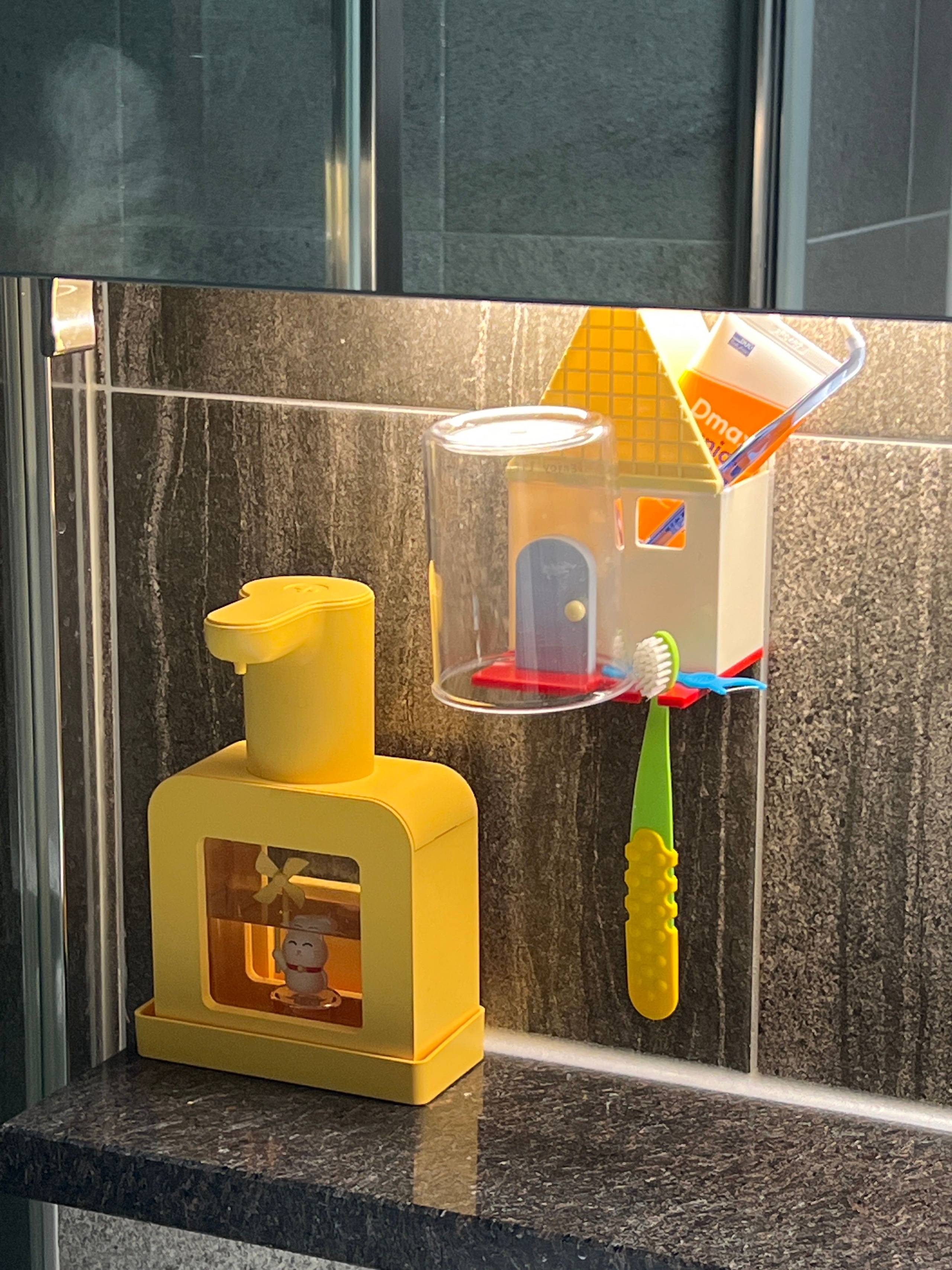 Flip House Toothbrush Holder Set user photo