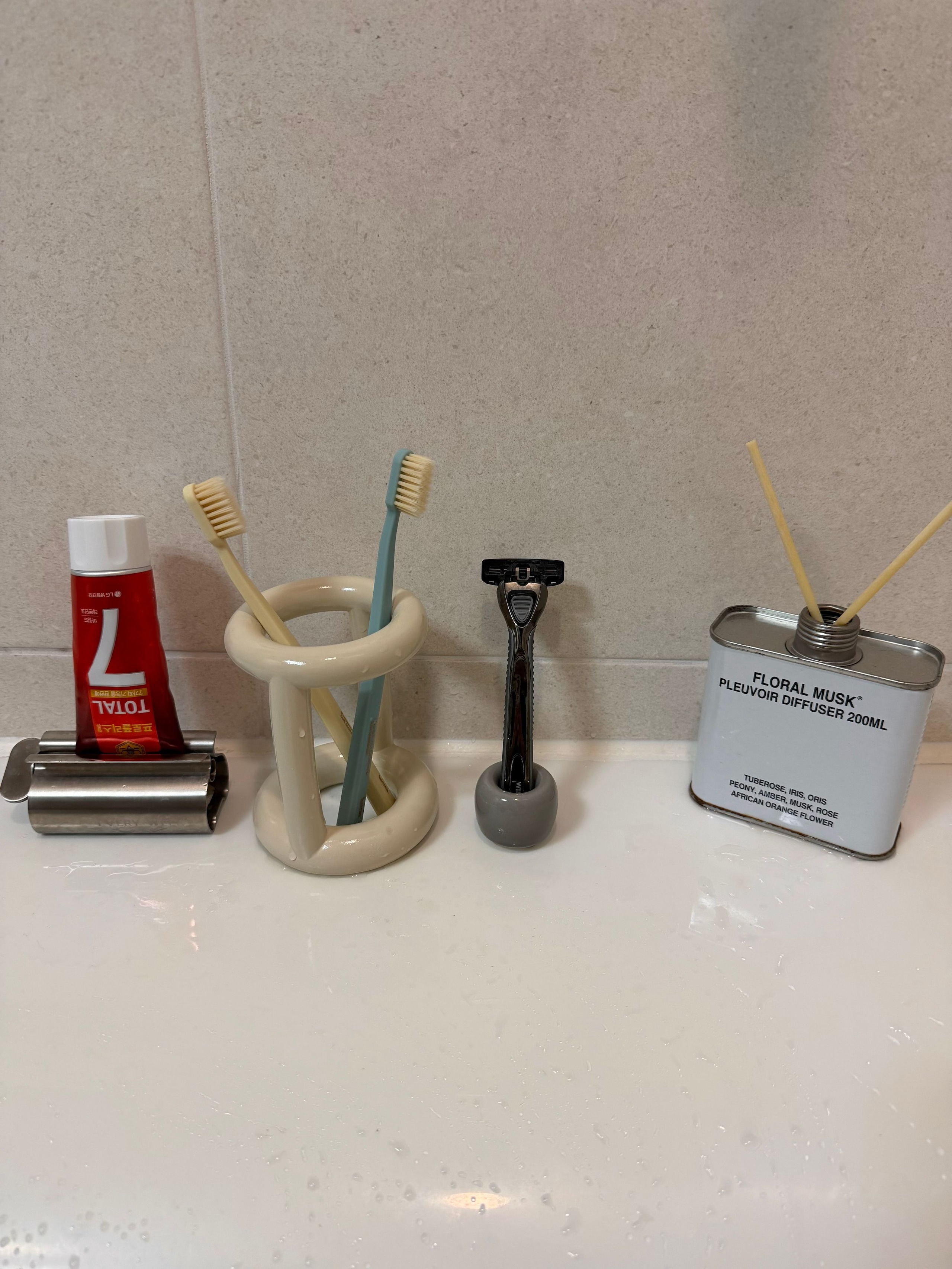Mongle Toothbrush Holder user photo
