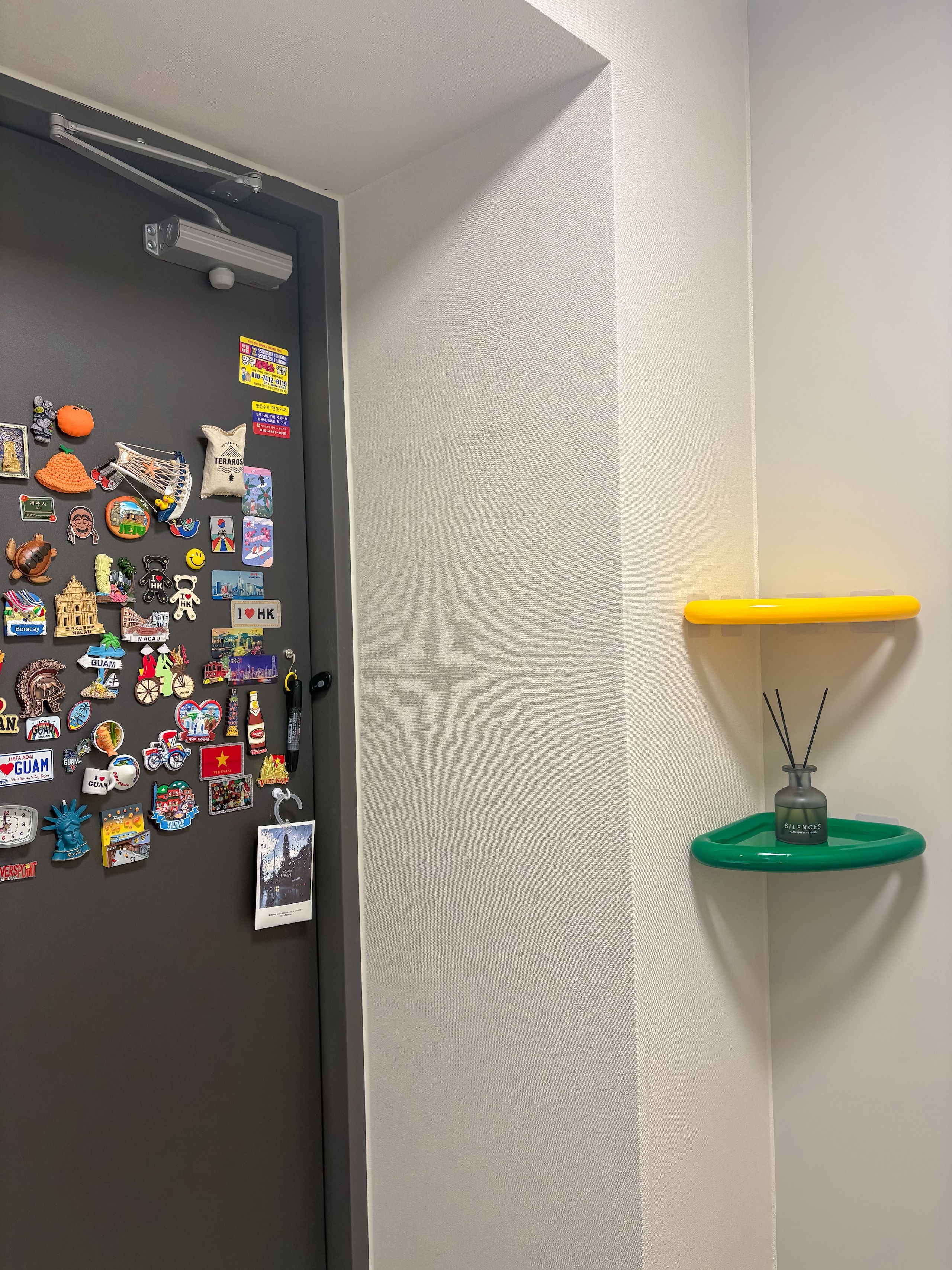 No-Drill Colorful Corner Shelf user photo
