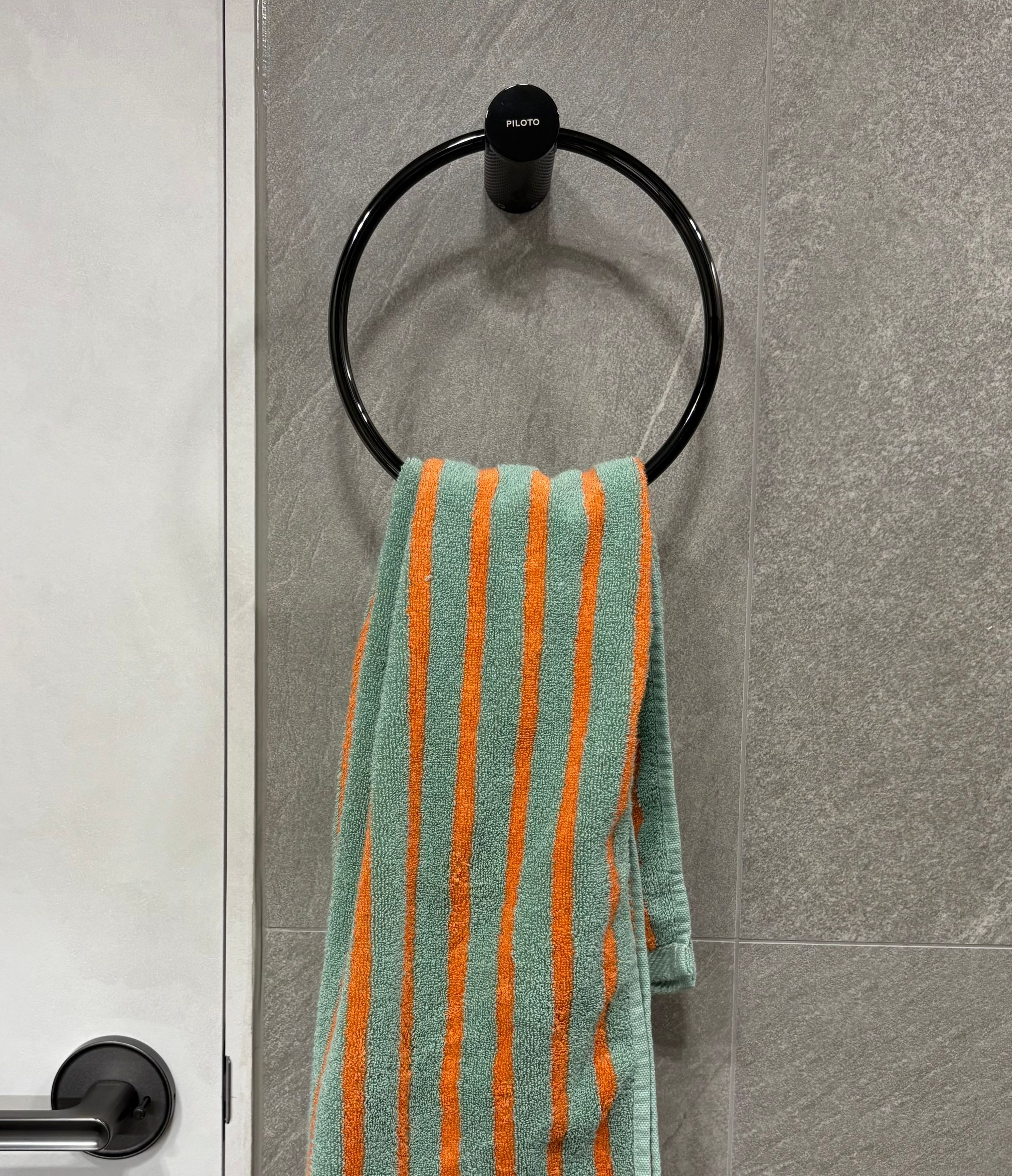 Checkerboard & Stripe Hotel Bath Towel Set (10-Pack) user photo