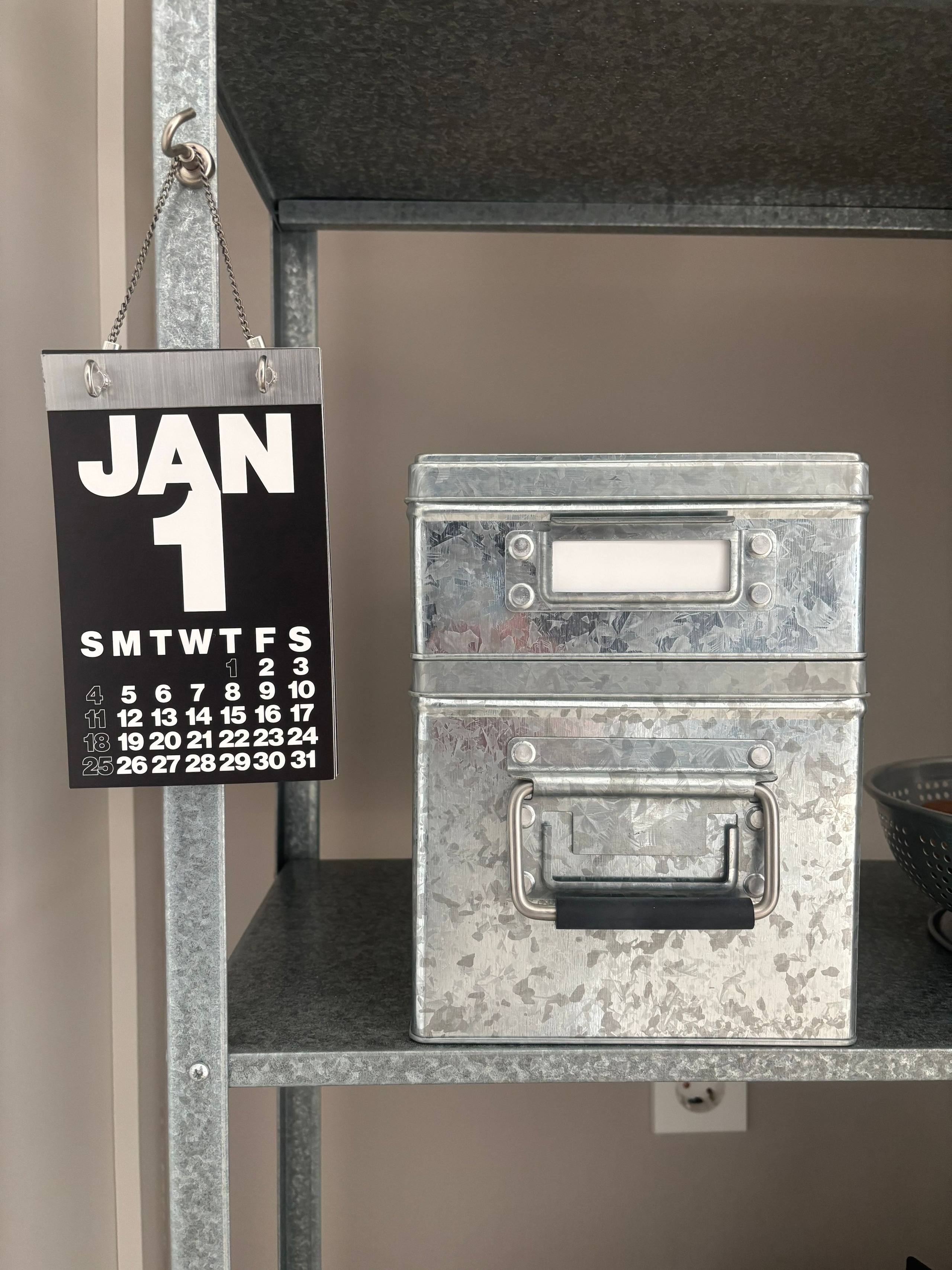 2027 Industrial Metal Tear-Off Calendar user photo