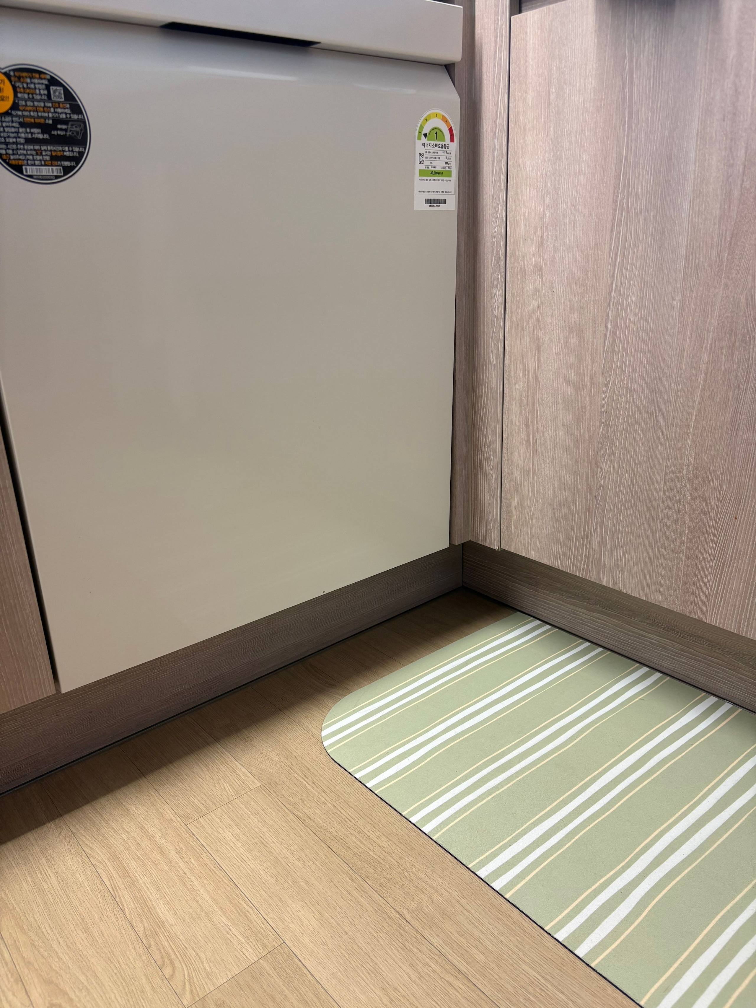 Washable Stripe Diatomite Shape Bath Mat user photo