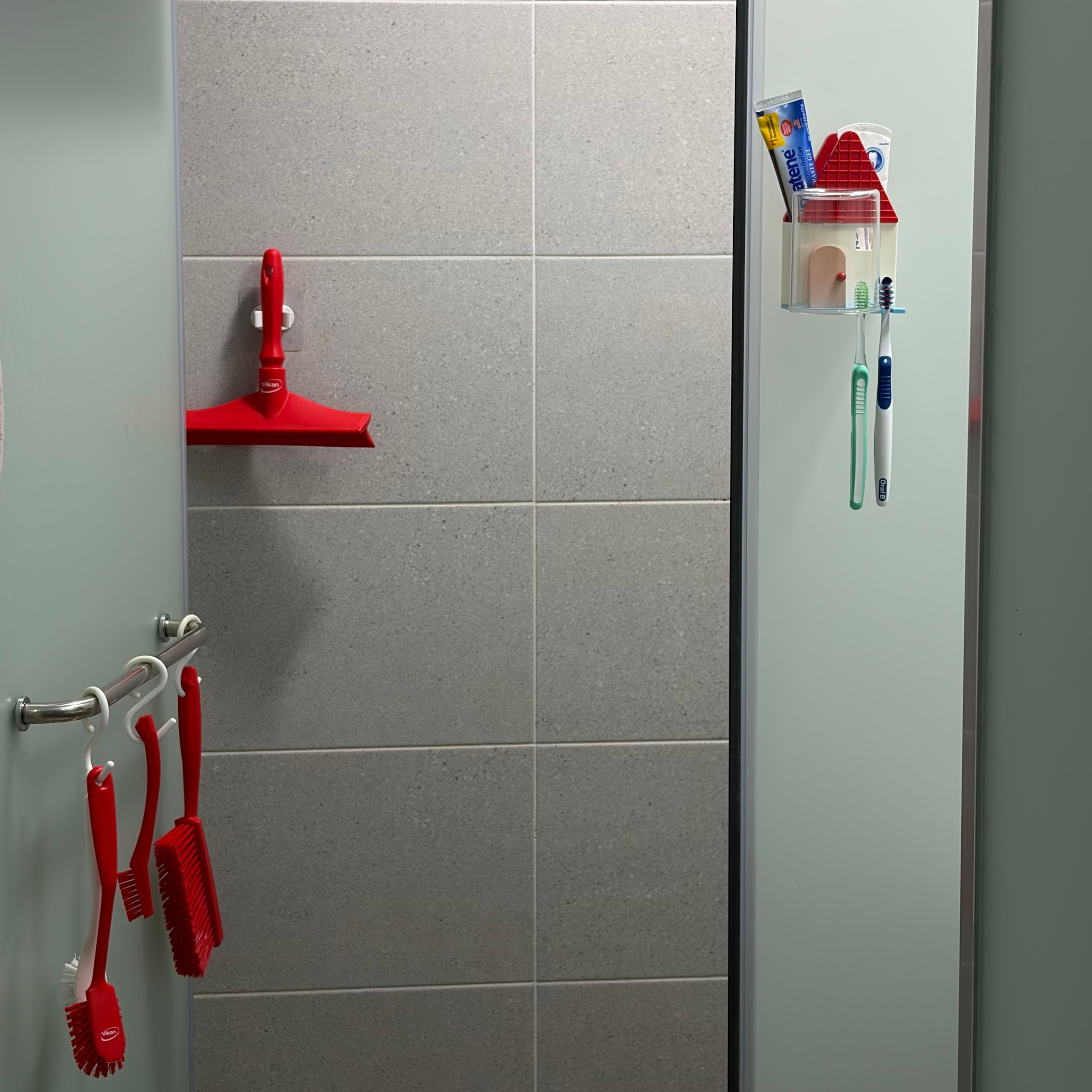 Flip House Toothbrush Holder Set user photo