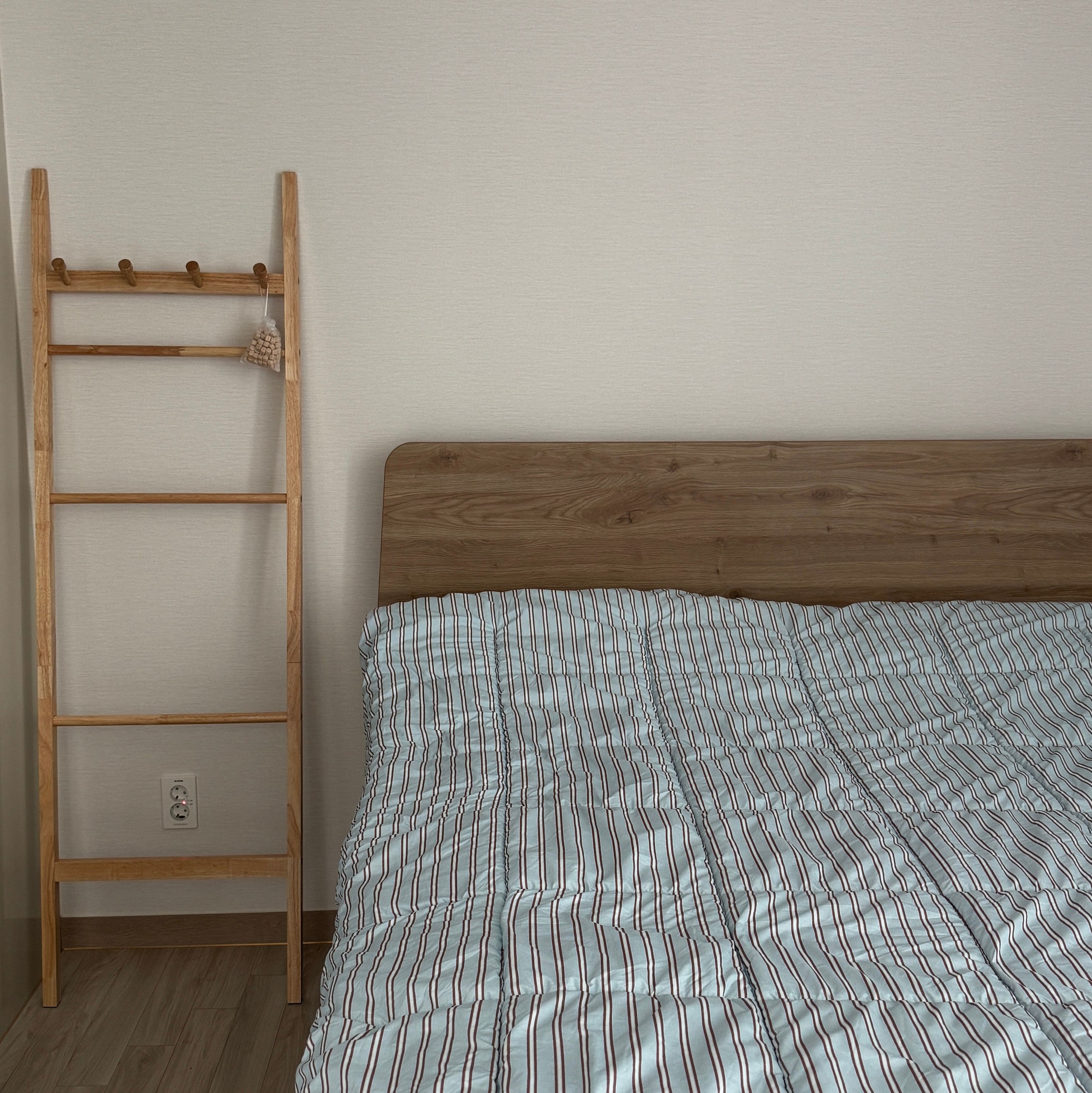 Solid Wood Ladder Clothes Rack Stand user photo