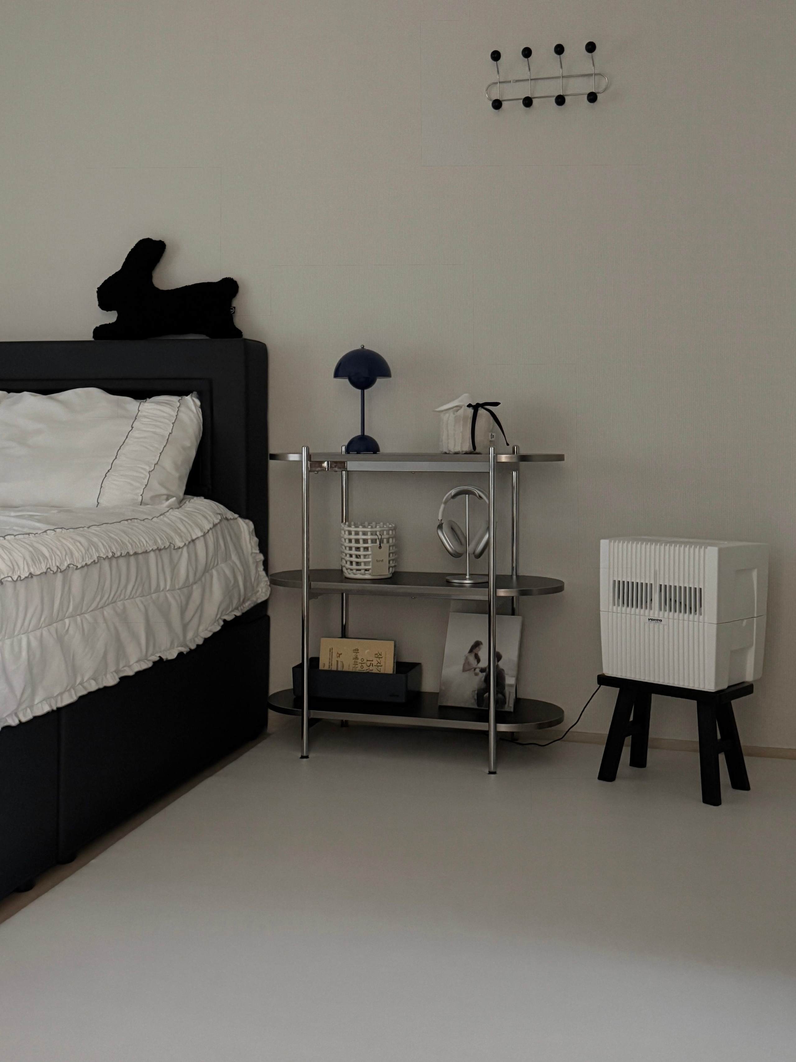Gott Black Mid-Century Shelf user photo