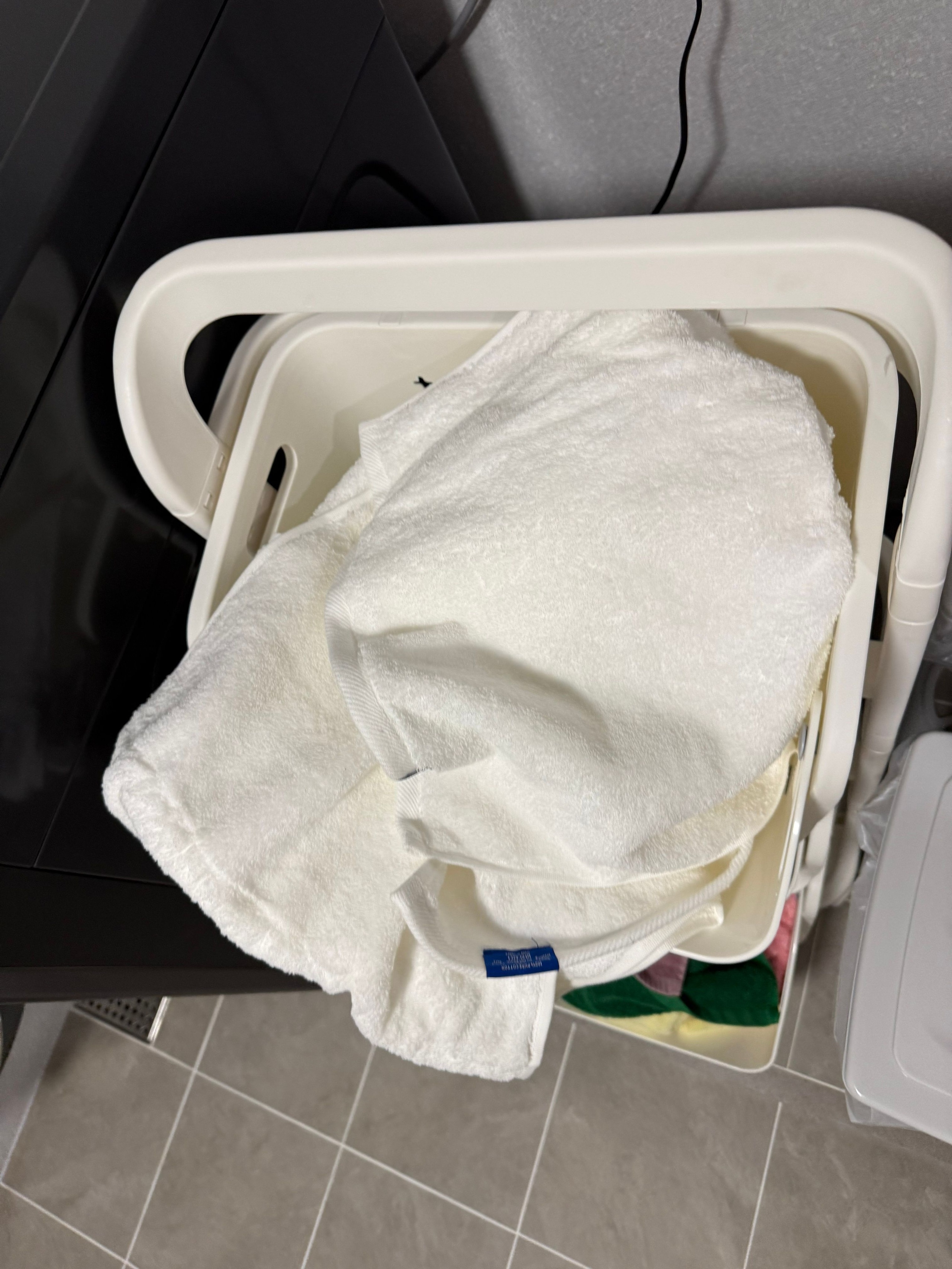 Rolling Swing Laundry Cart user photo