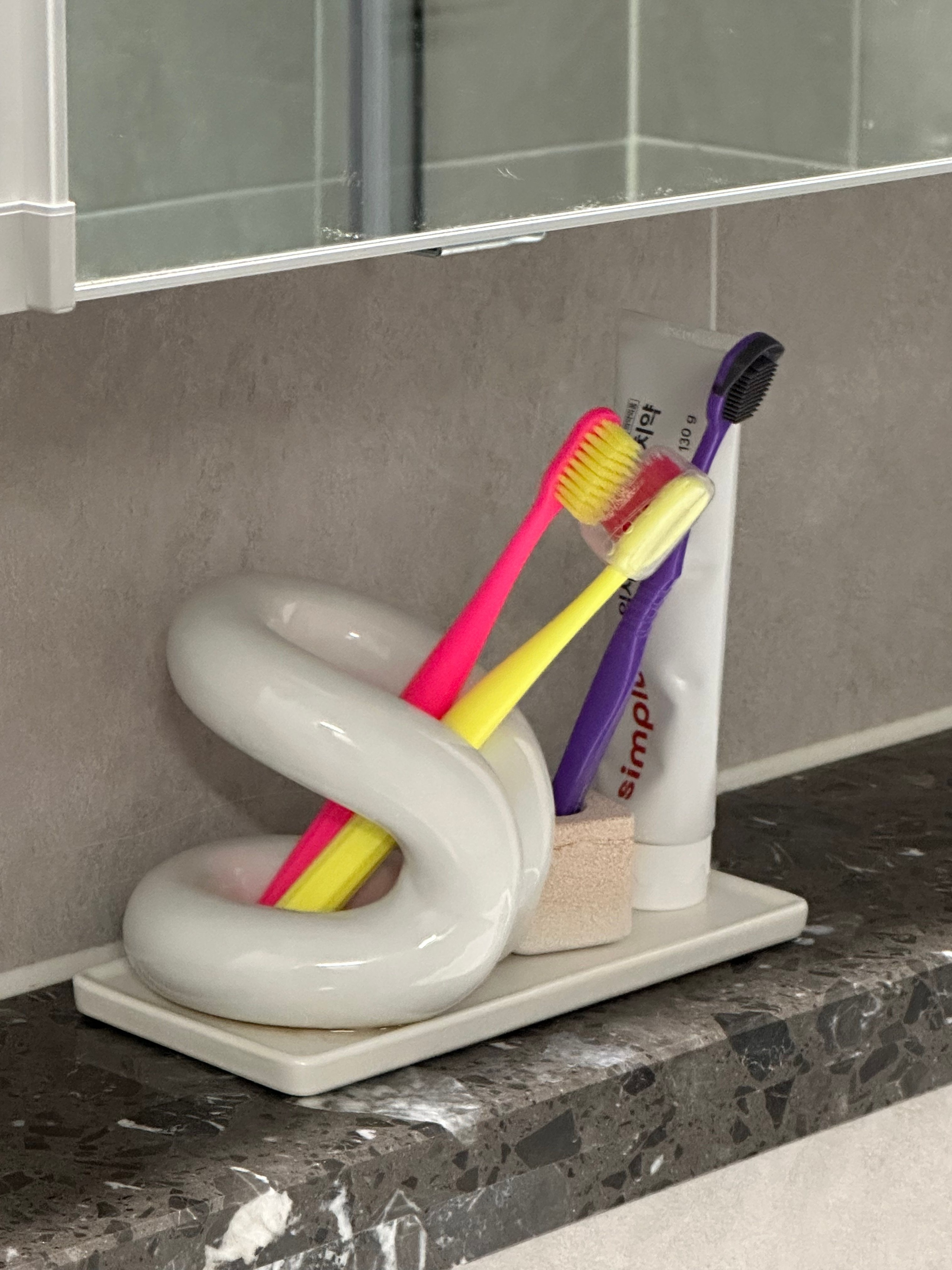 Ceramic Toothbrush Holder and Tray Set user photo