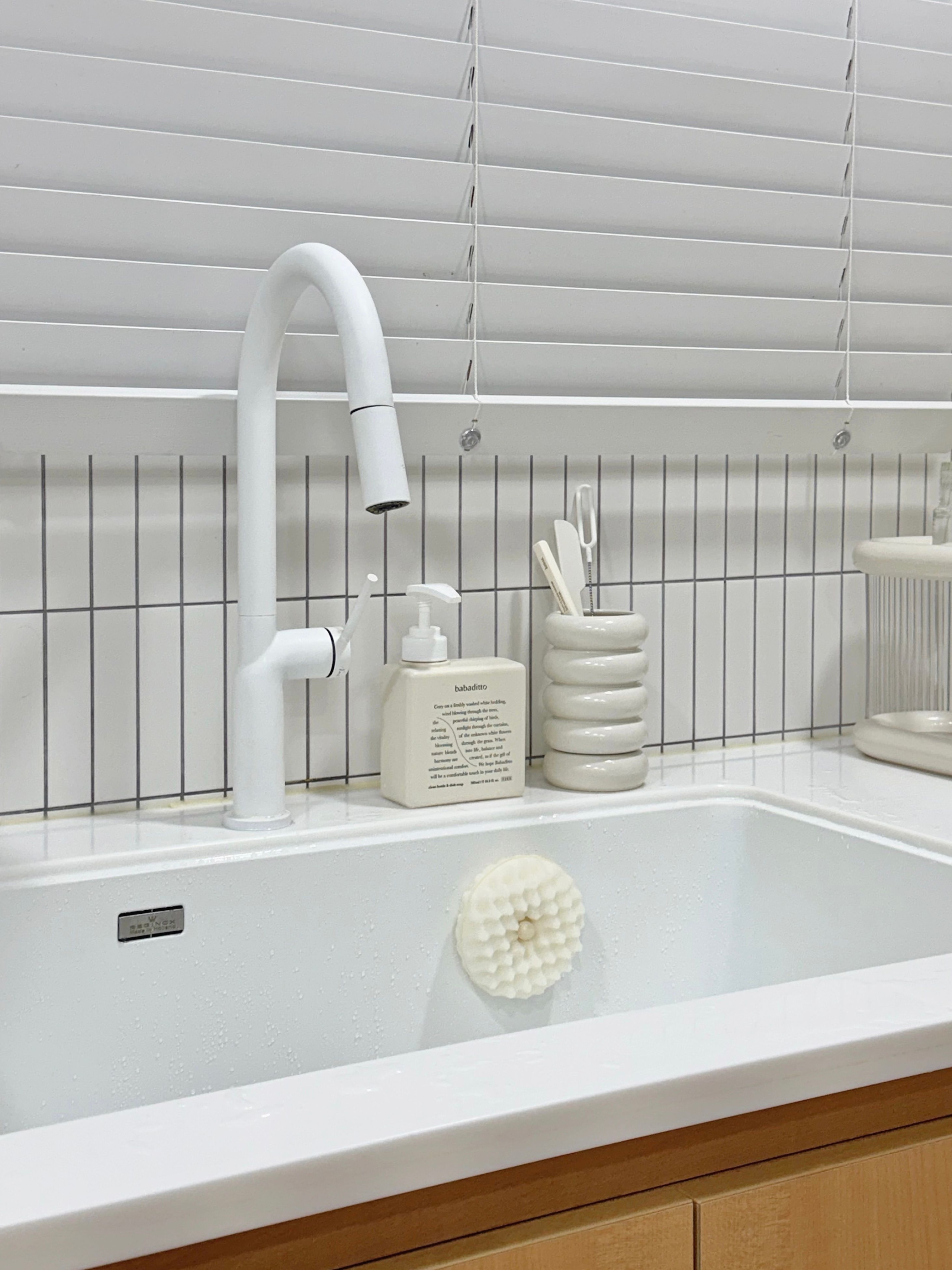 Cloud Ceramic Self-Draining Utensil Holder user photo
