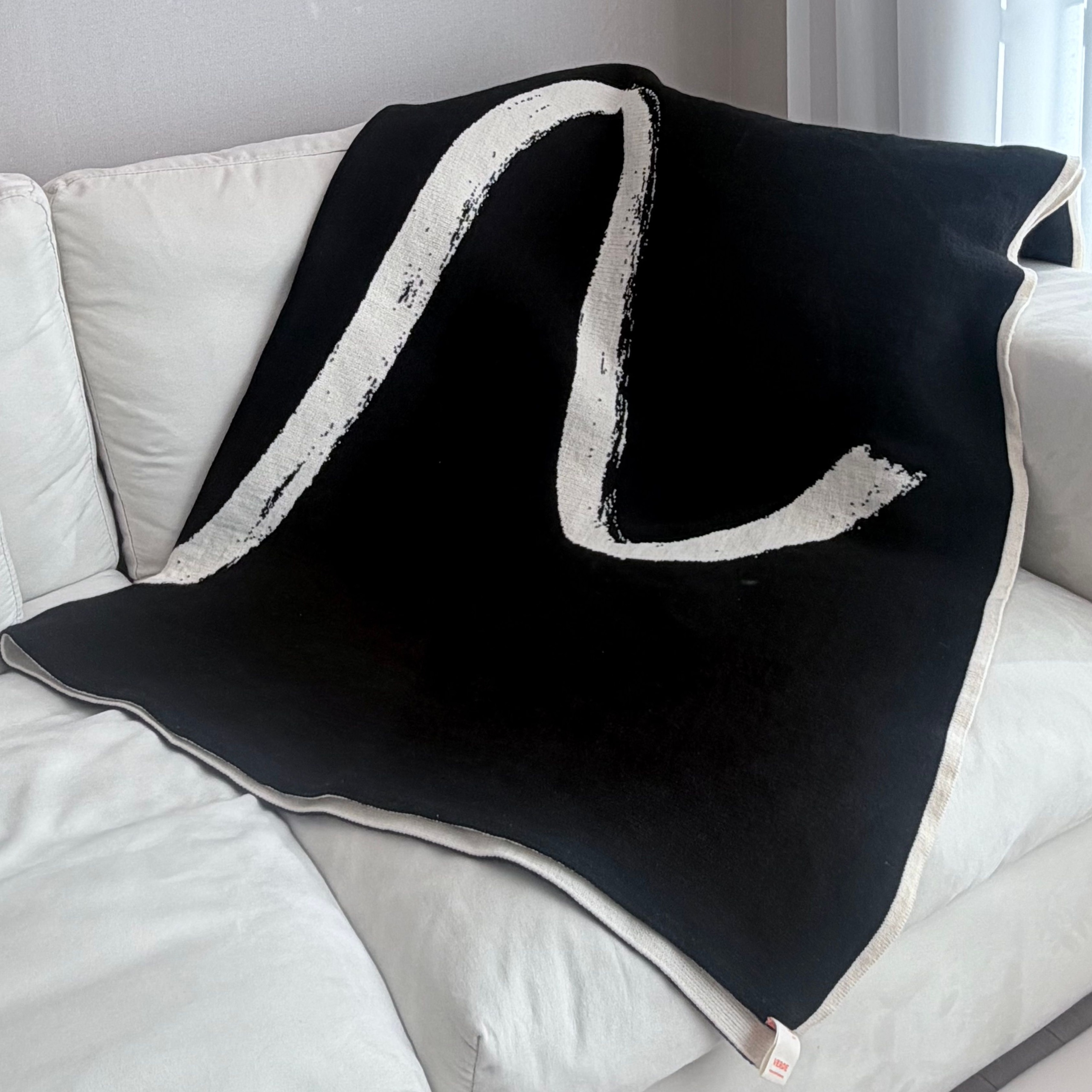 Brush Pattern Reversible Knit Blanket user photo