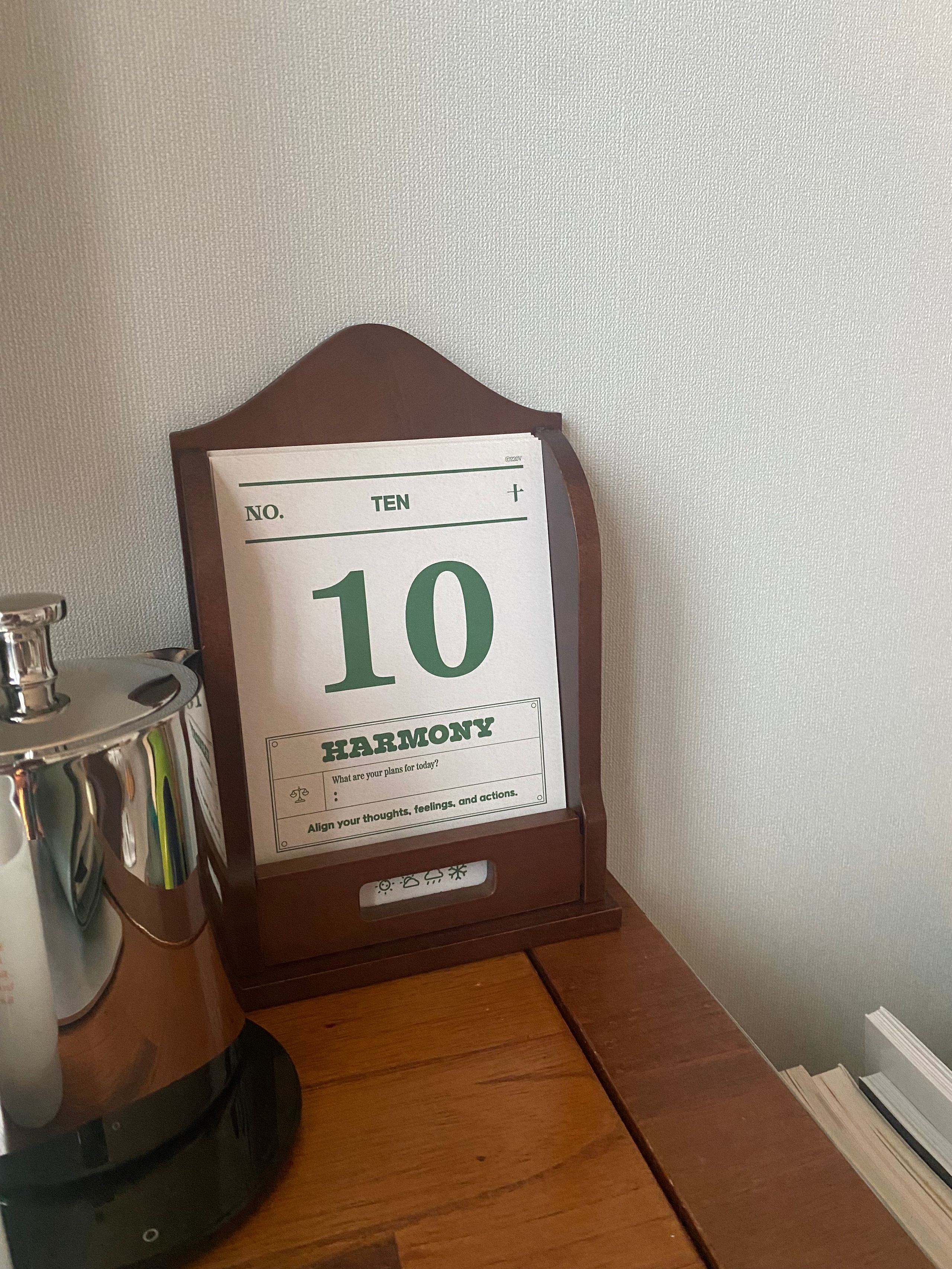 Retro Wood Perpetual Desk Calendar user photo