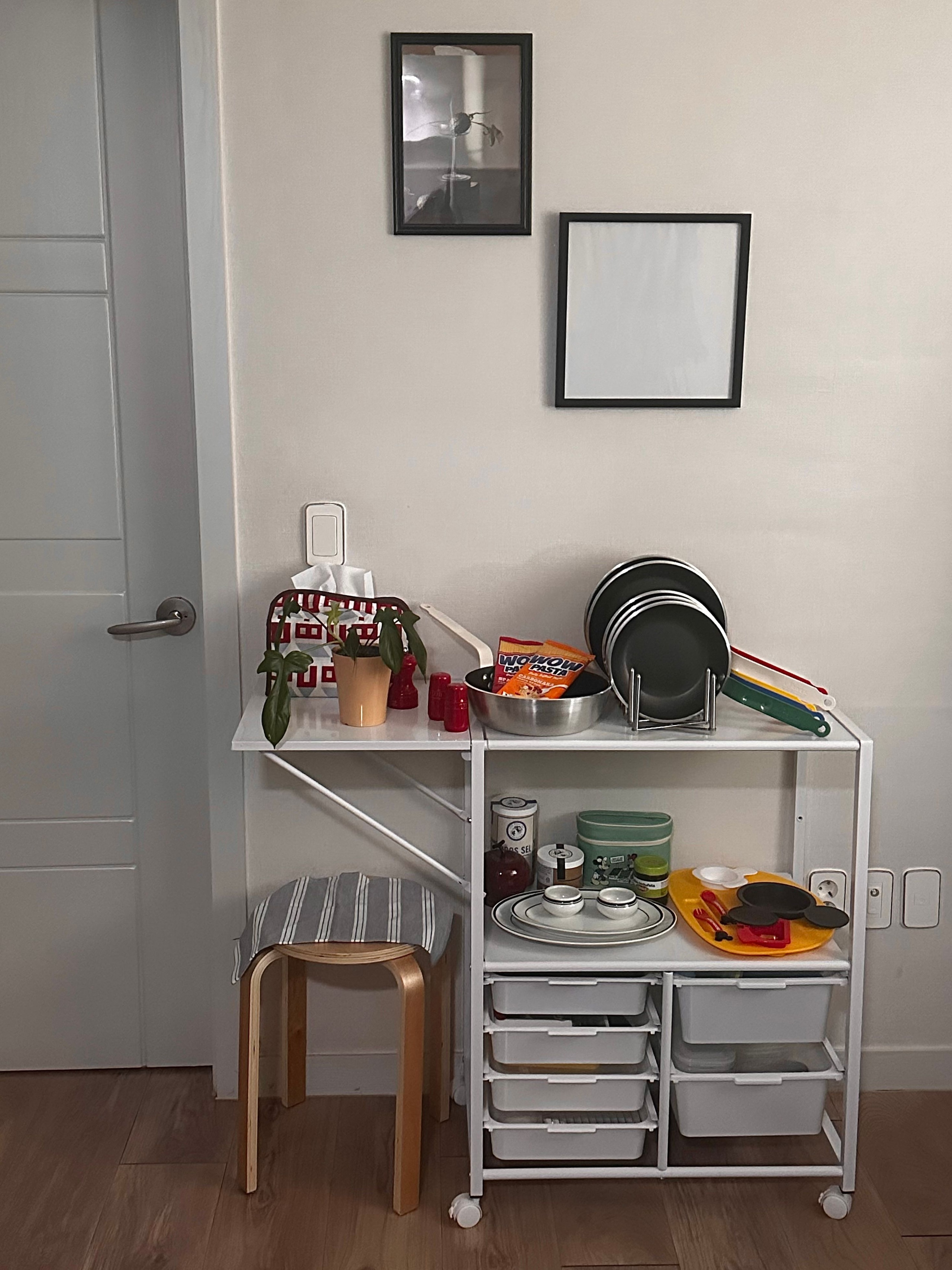 Expandable Rolling Microwave Storage Rack user photo