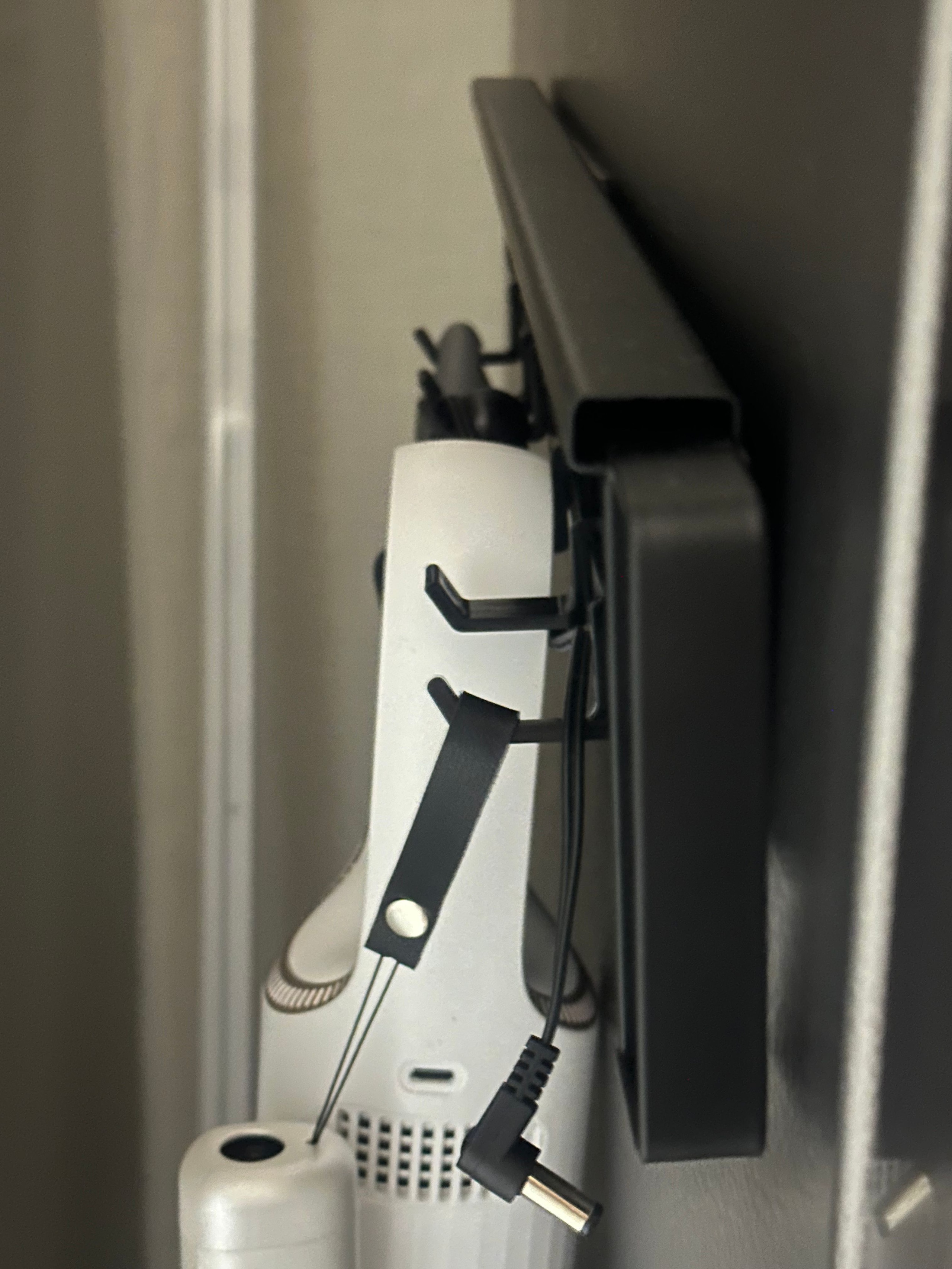 Magnetic Sliding Hanger Rack user photo