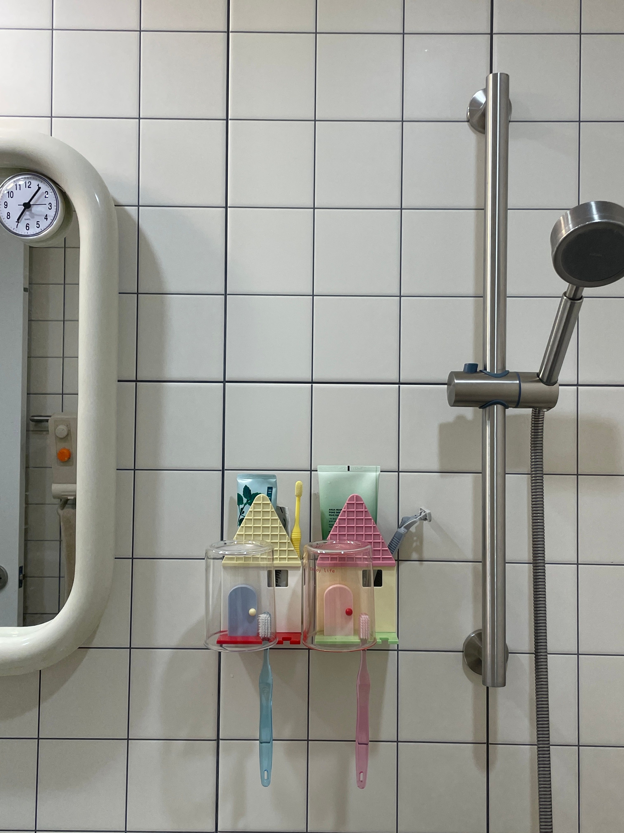 Flip House Toothbrush Holder Set user photo