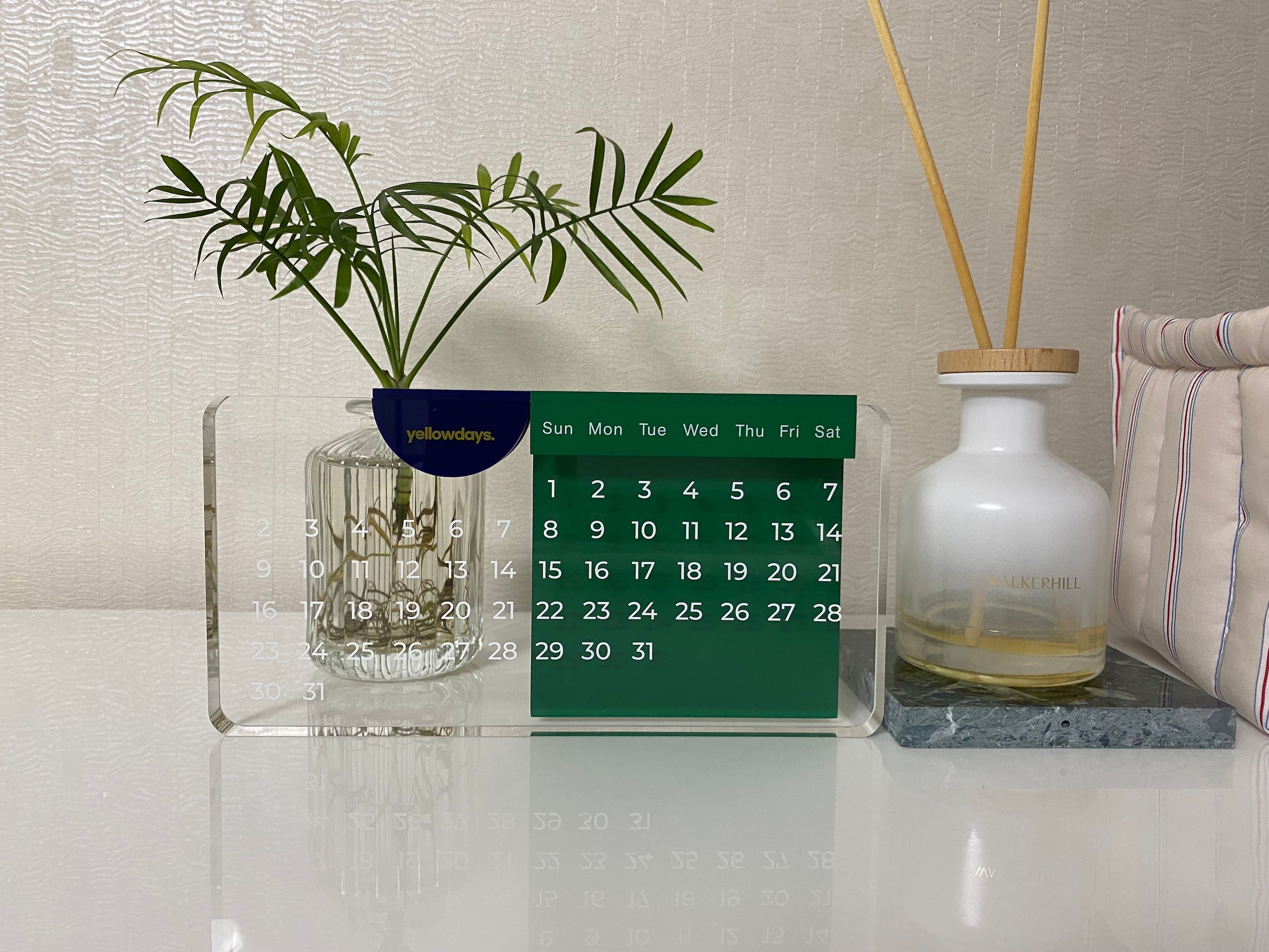 Retro Yellow Acrylic Desk Calendar user photo