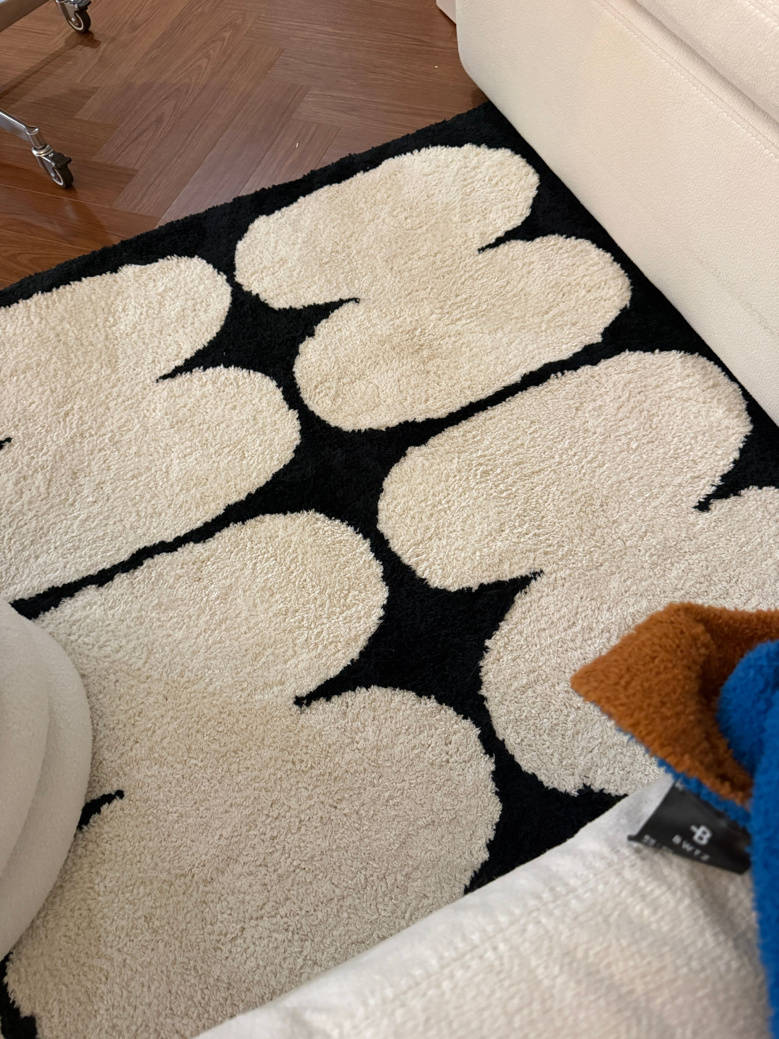 BWTZ Plush Long-Pile Jacquard Area Rug user photo