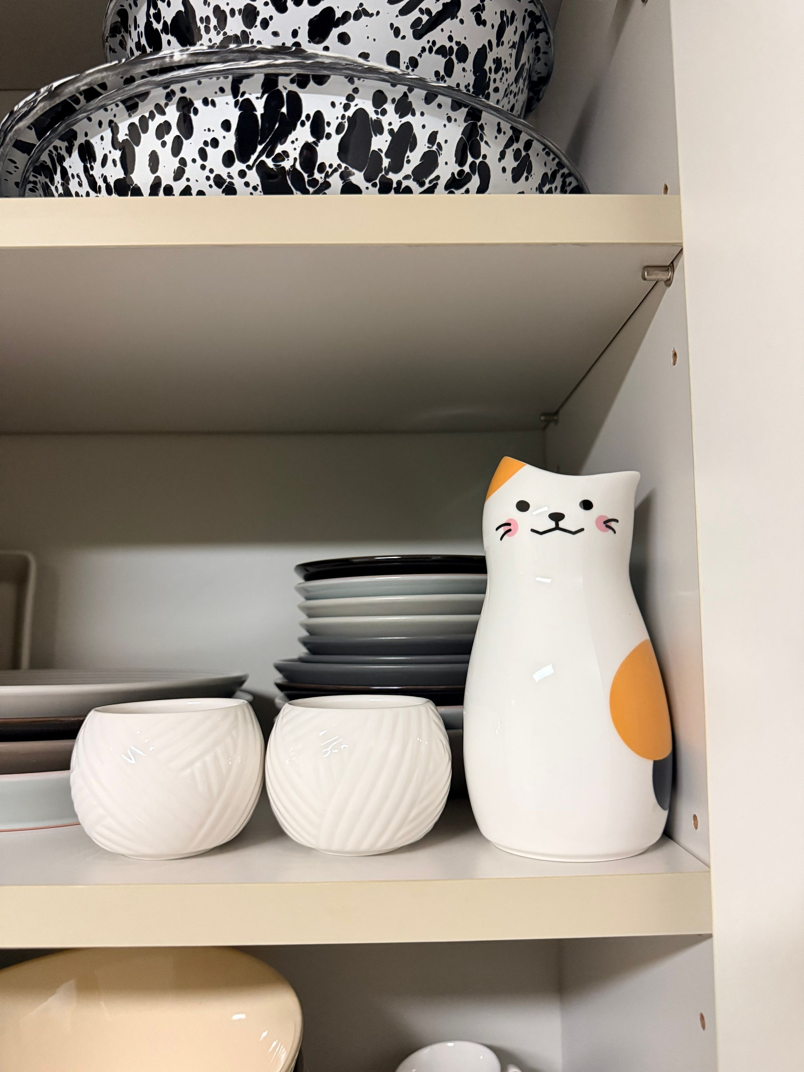Cat Café Sake & Soju Carafe and Cup Set for 2 (3-Piece) user photo