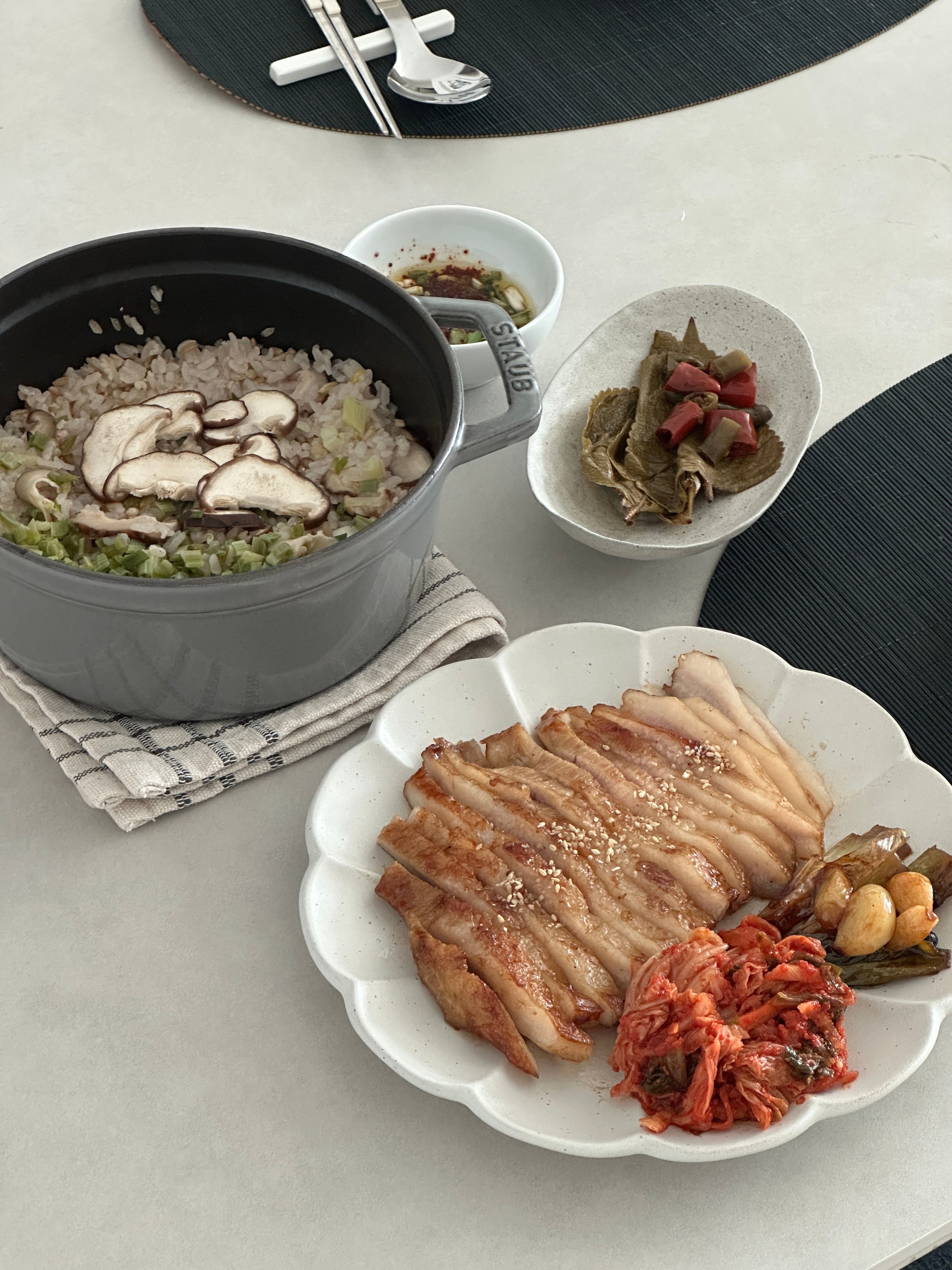 Neoul Handmade Footed Oval Pasta Bowl – Large user photo