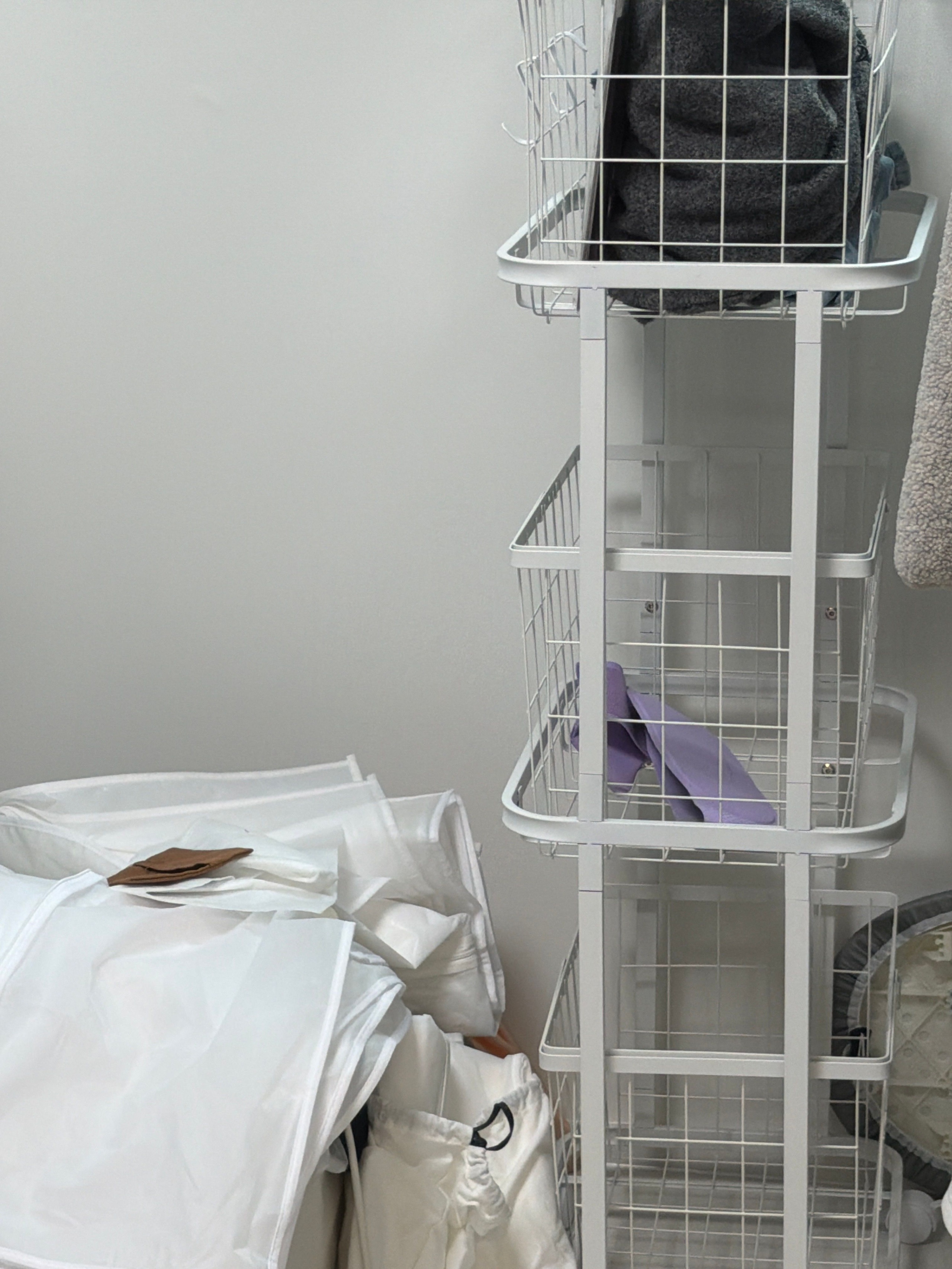 Dove 4-Frame 3-Tier Rolling Laundry Basket Trolley user photo