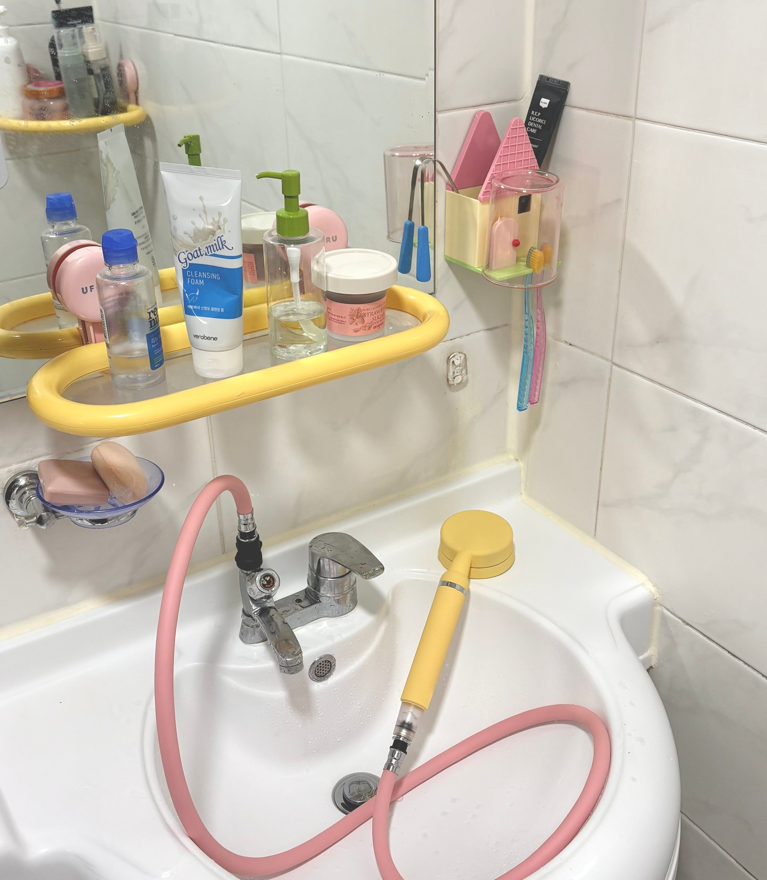 Flip House Toothbrush Holder Set user photo