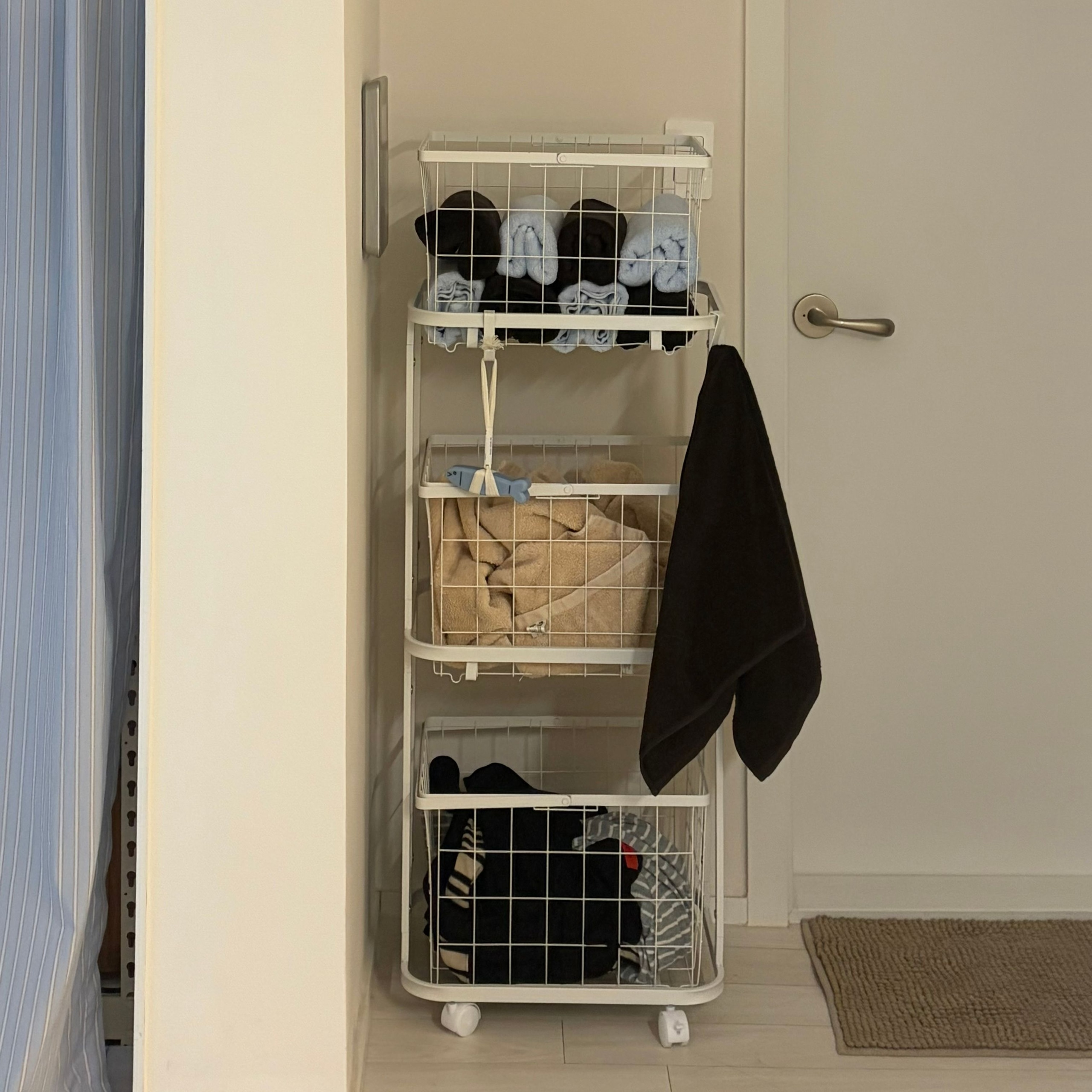 Dove 4-Frame 3-Tier Rolling Laundry Basket Trolley user photo