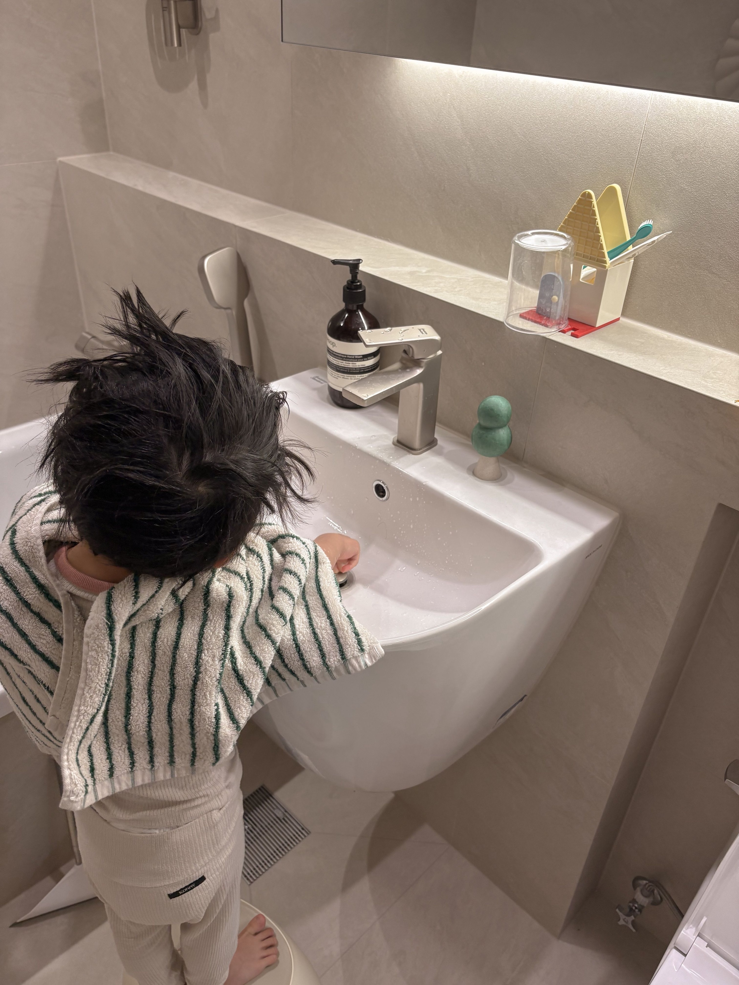 Flip House Toothbrush Holder Set user photo