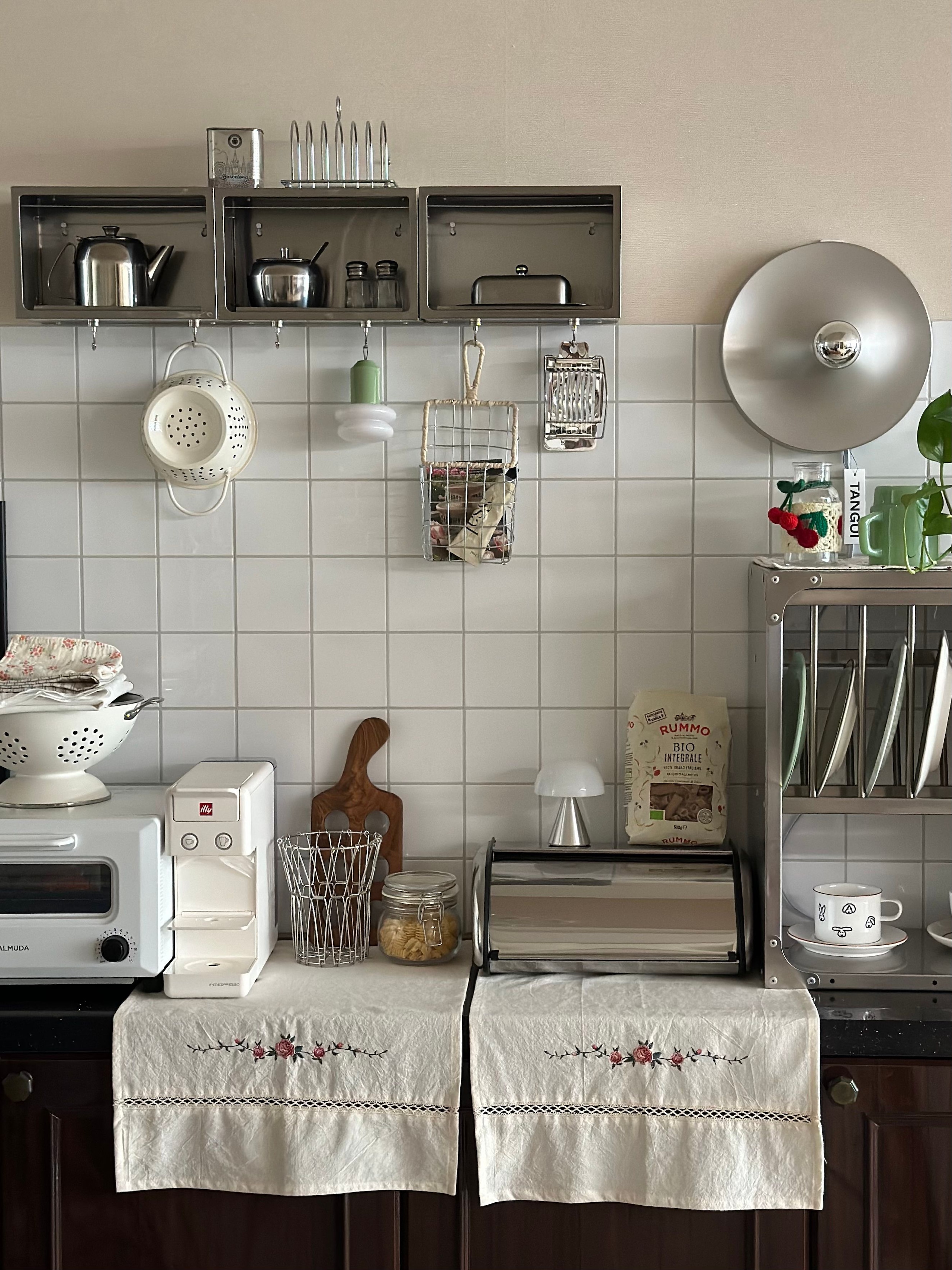 Roll-Up Stainless Steel Bread Box user photo