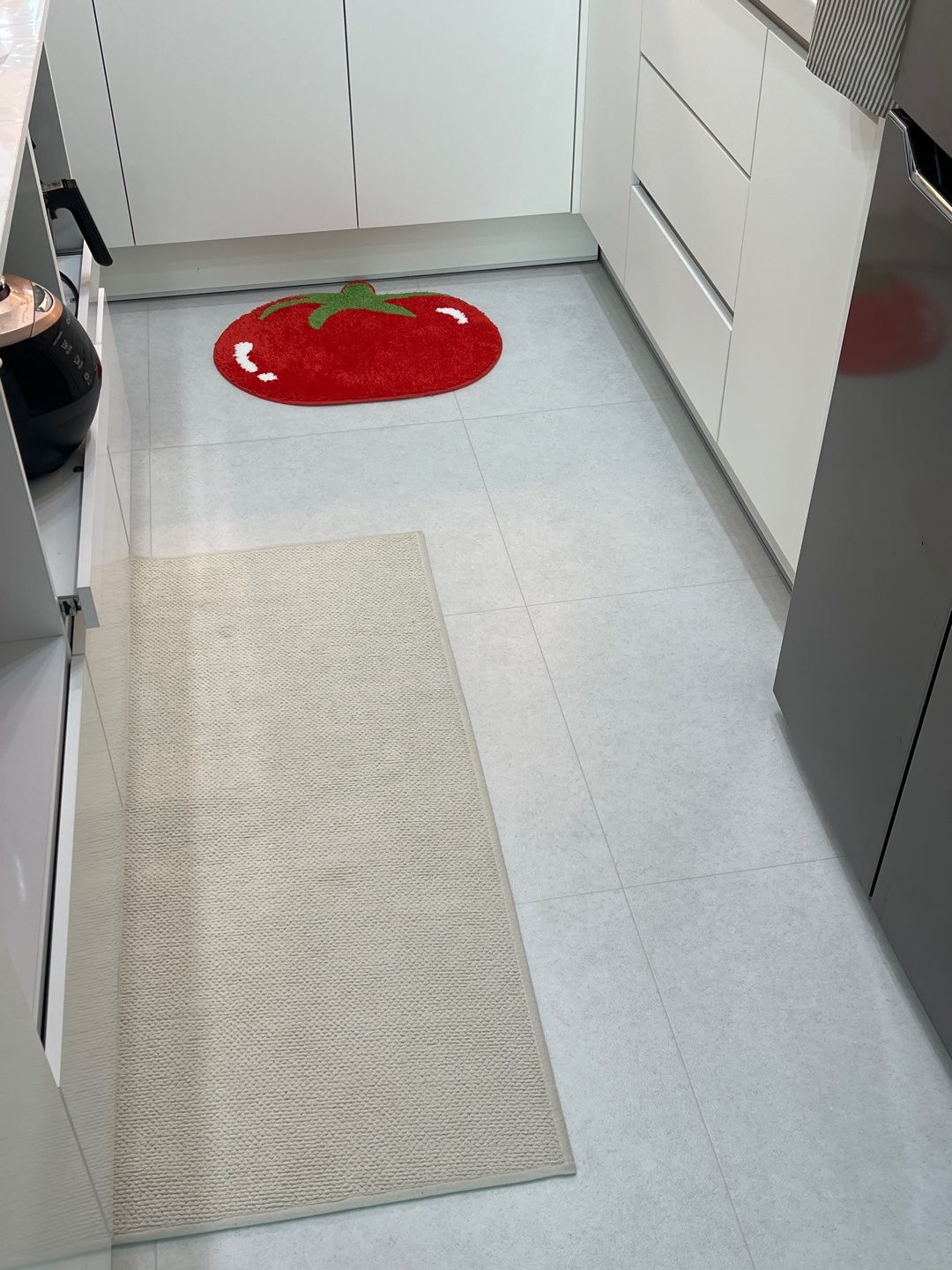 Tomato Tufted Accent Rug user photo