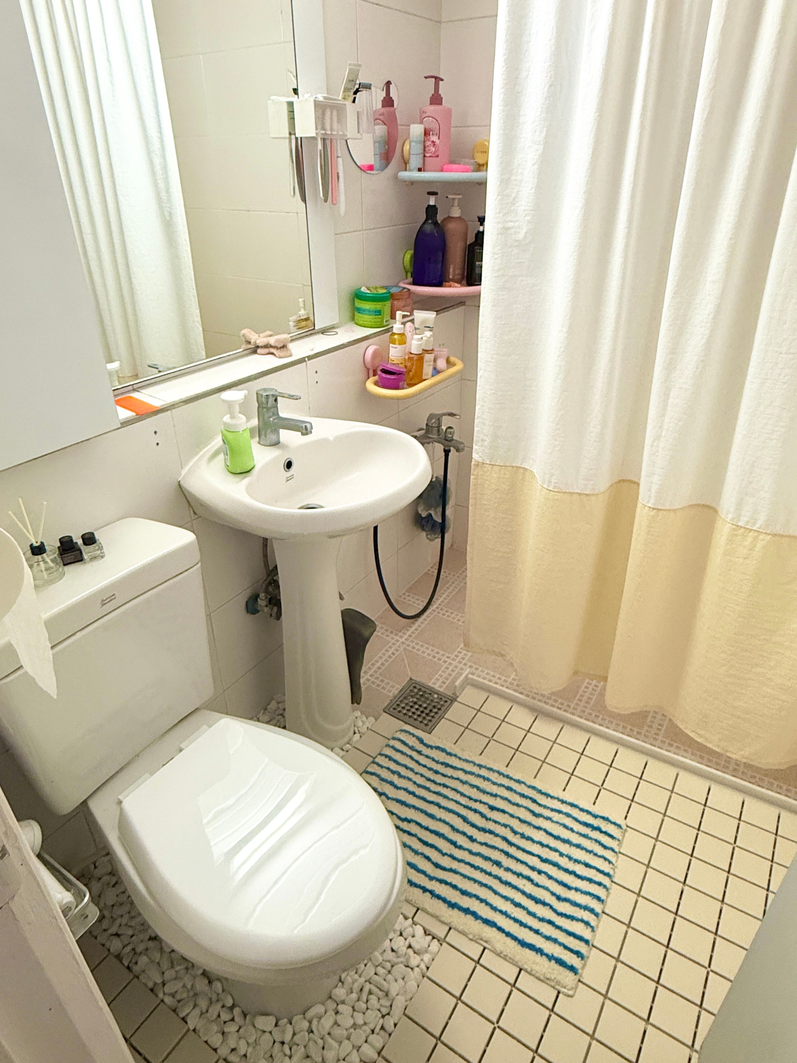 No-Drill Pastel Bathroom Storage Shelf user photo