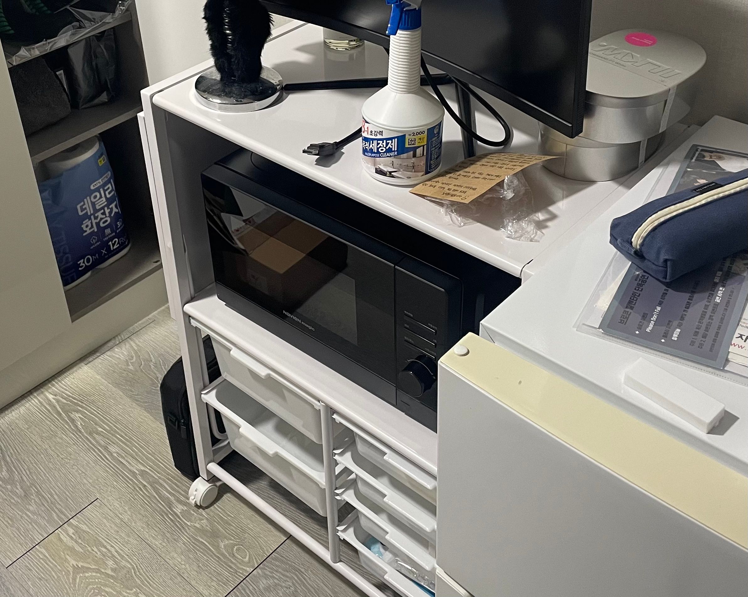 Expandable Rolling Microwave Storage Rack user photo