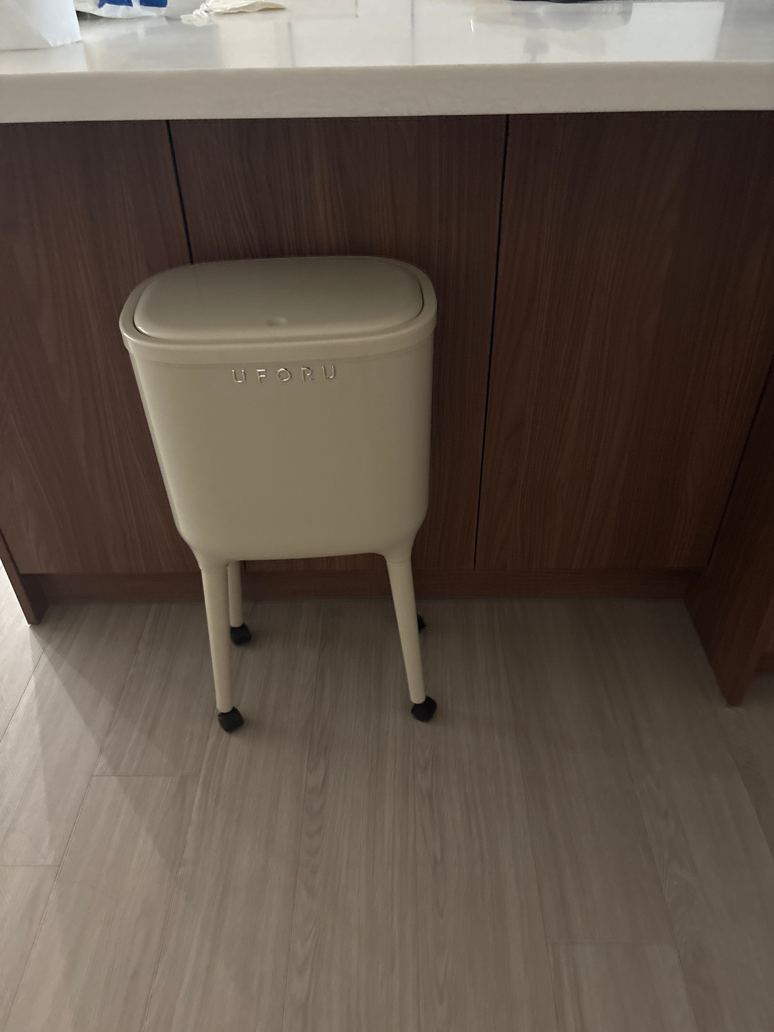 One-Touch Trash Can with Long Legs user photo