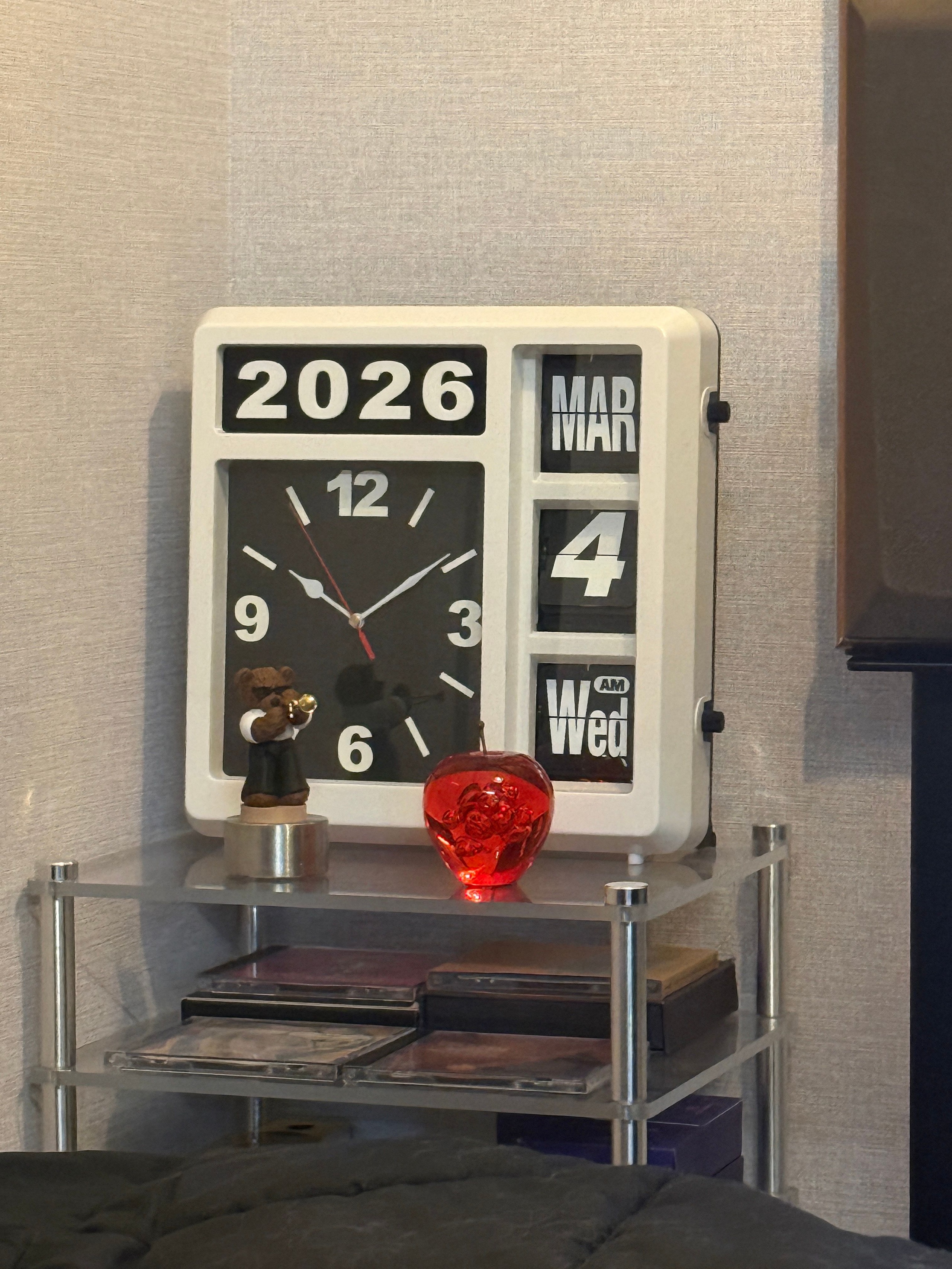 Wemble Silent Flip Perpetual Calendar Wall Clock user photo