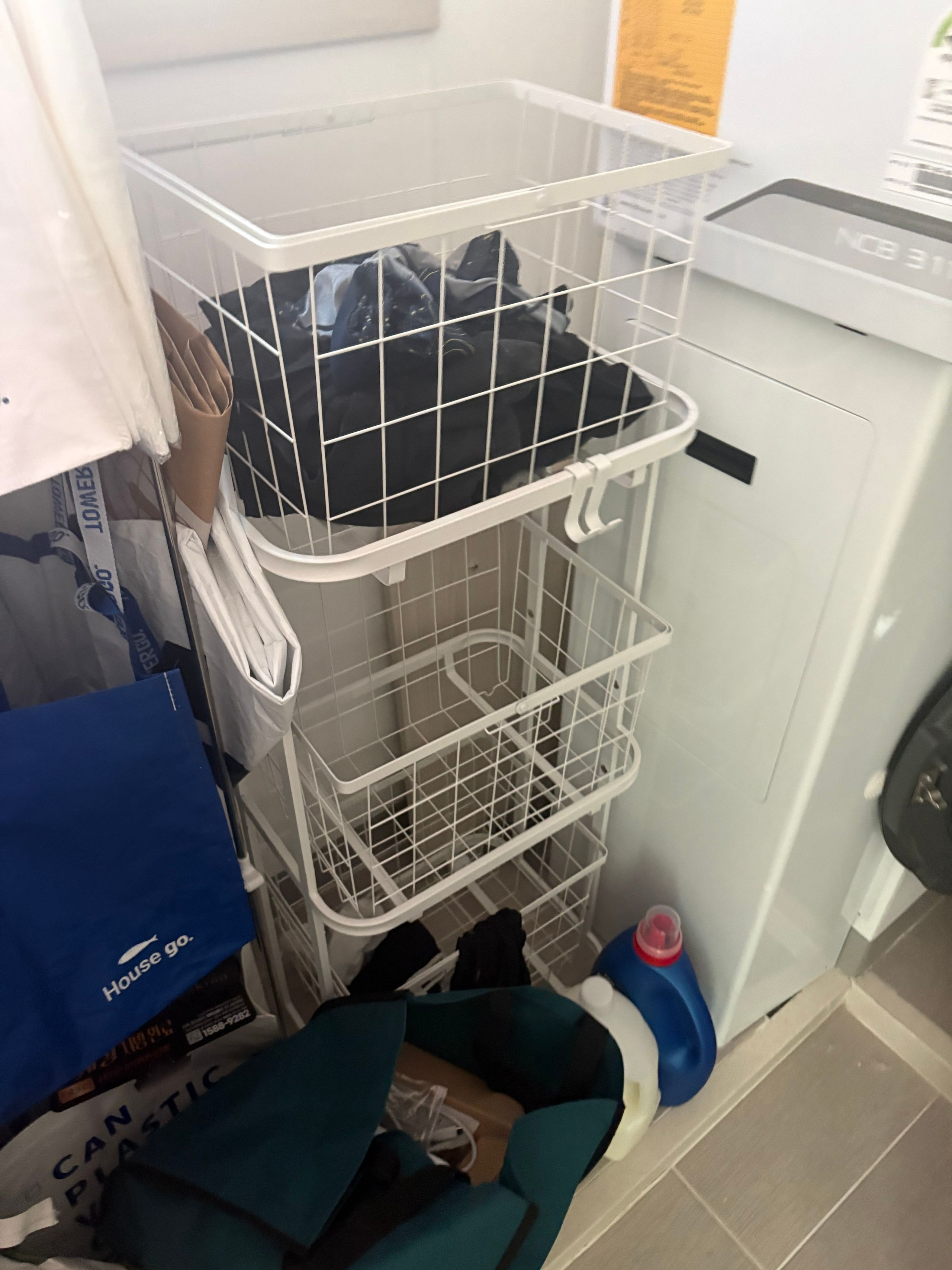 Dove 4-Frame 3-Tier Rolling Laundry Basket Trolley user photo