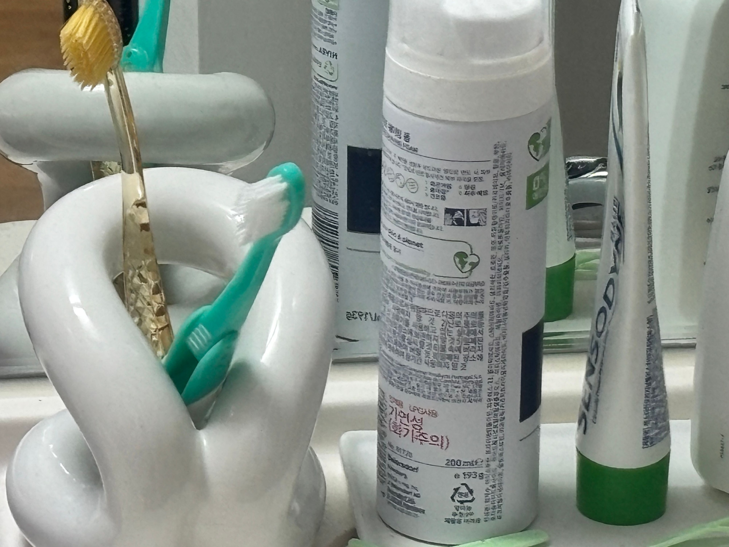 Ceramic Toothbrush Holder and Tray Set user photo