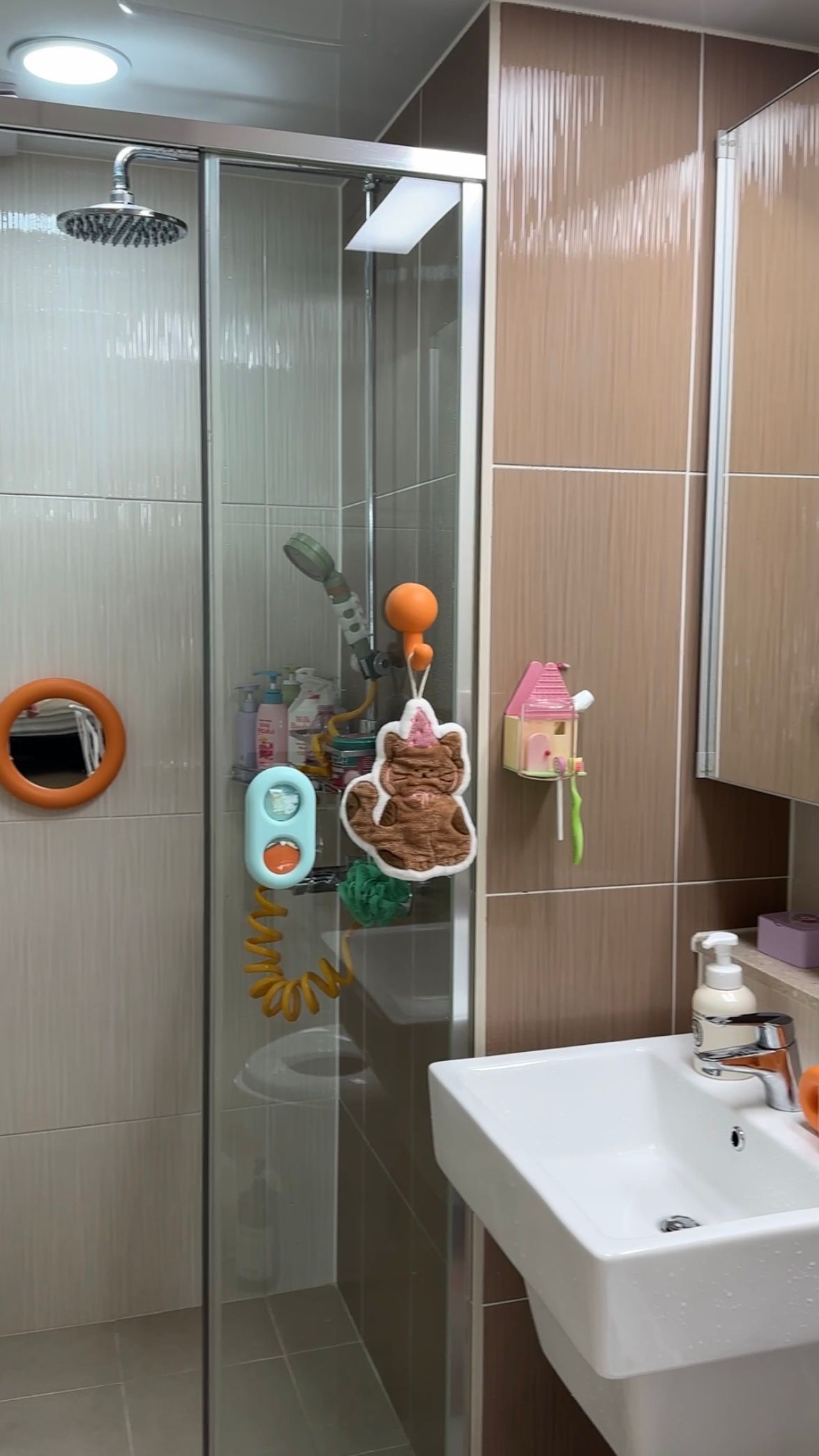 Flip House Toothbrush Holder Set user photo