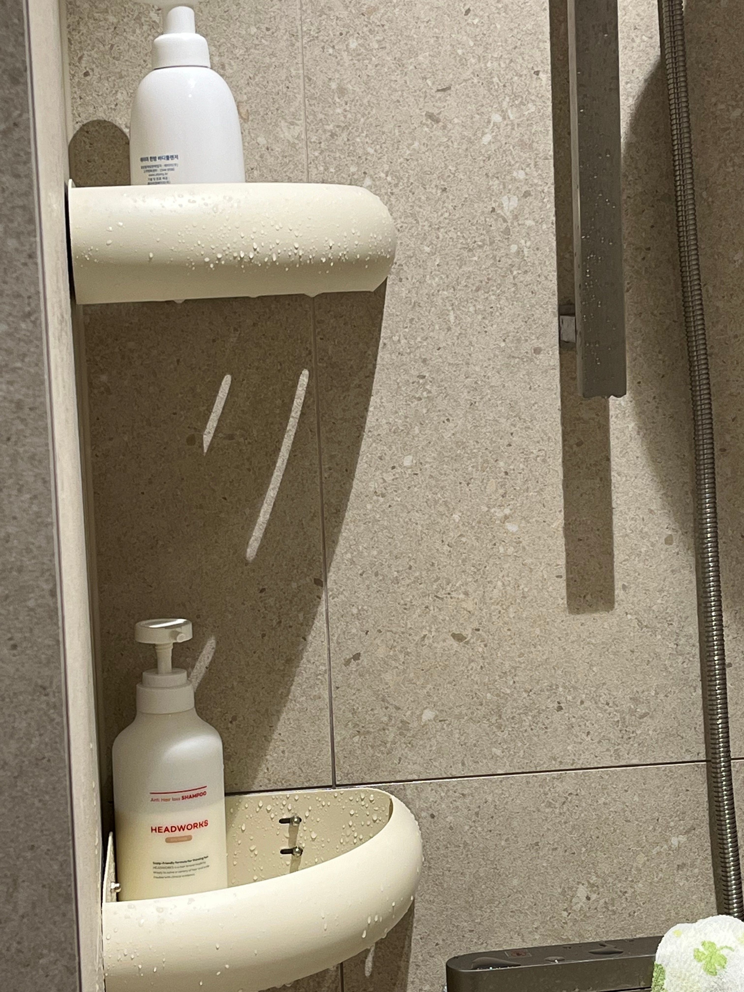 No-Drill Aluminum Bathroom Corner Shelf user photo