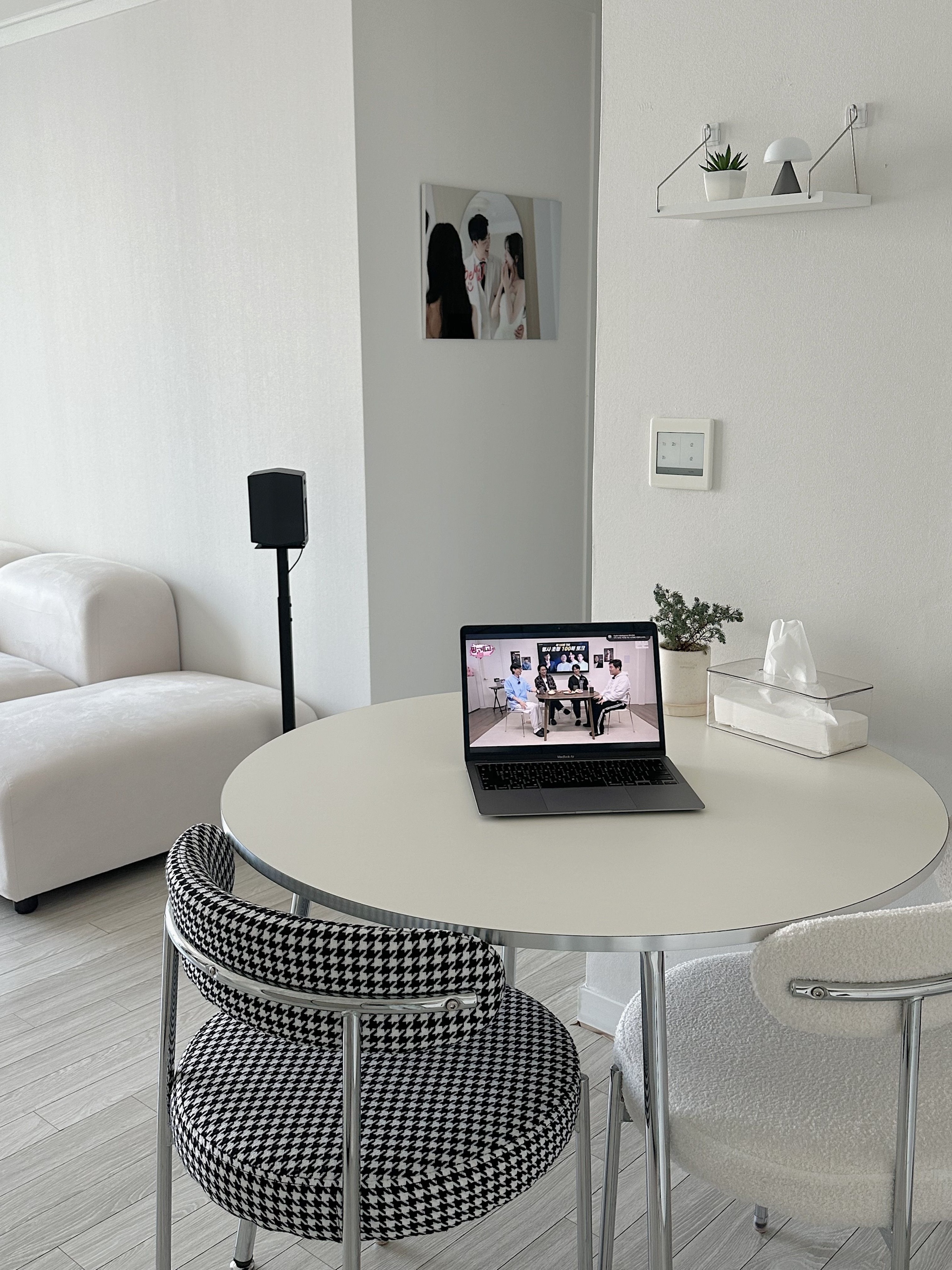 Modern Chrome Round Dining Table - 39.4