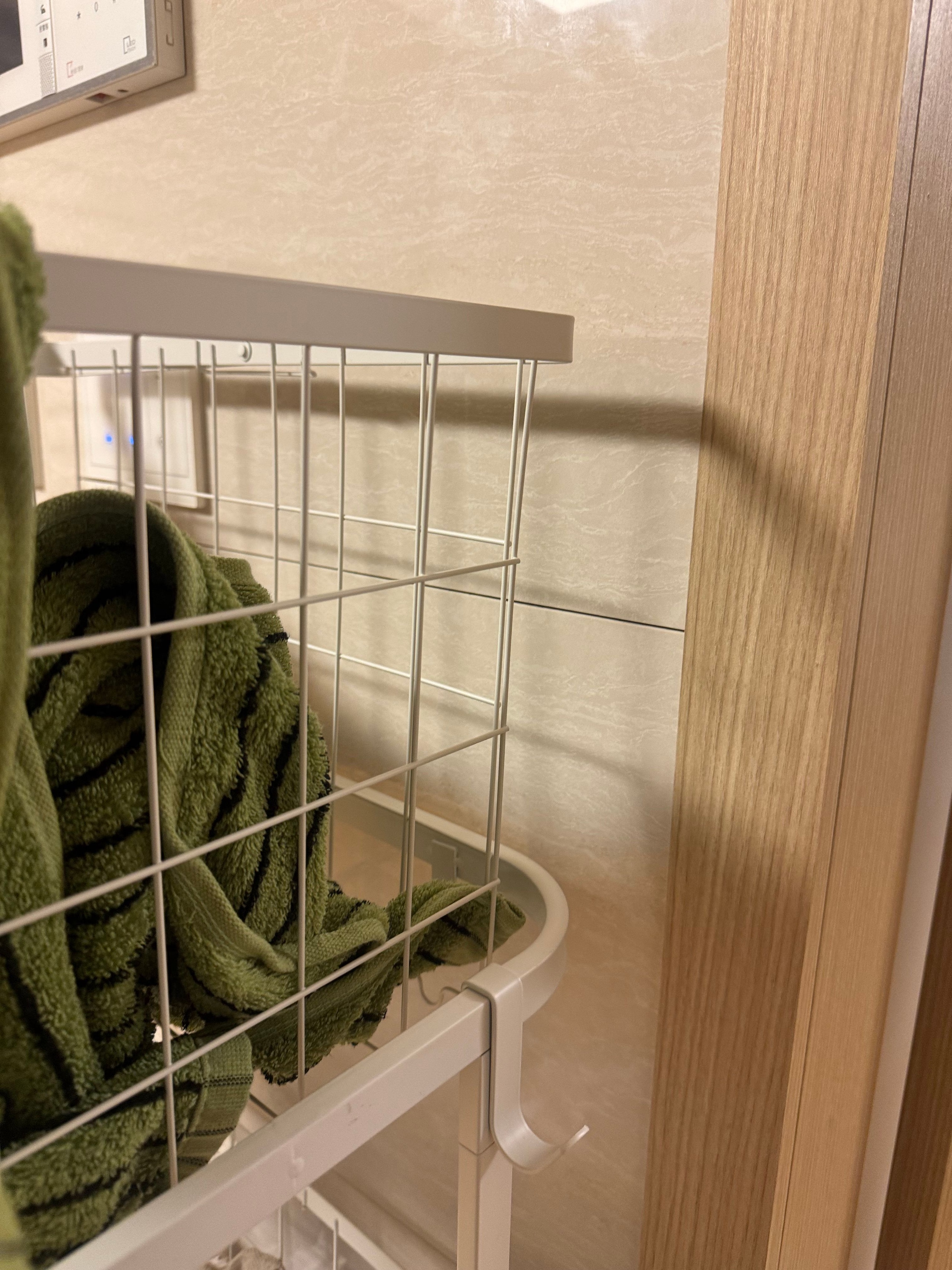 Dove 4-Frame 3-Tier Rolling Laundry Basket Trolley user photo