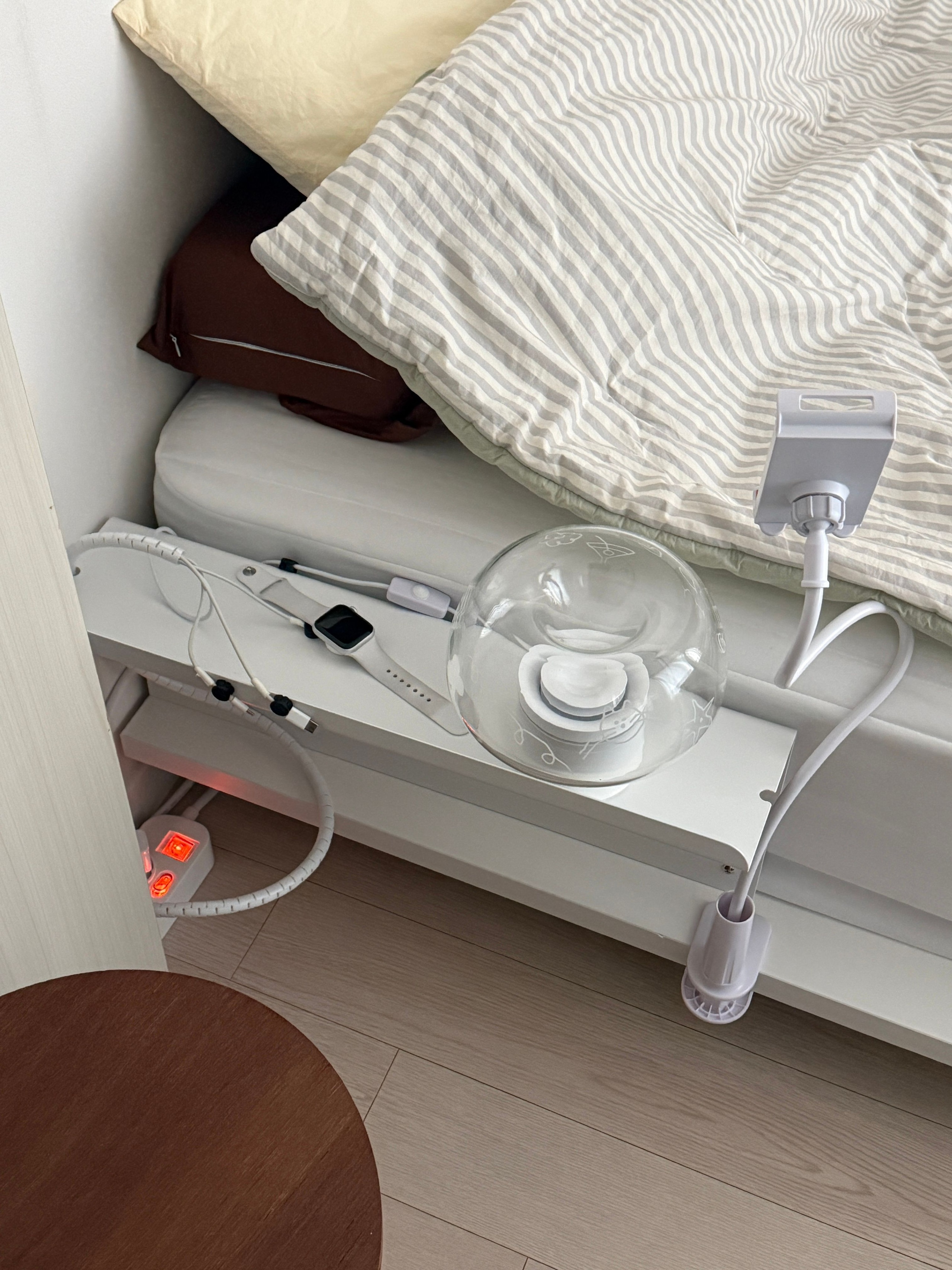 Blanc Bed Gap Side Shelf user photo