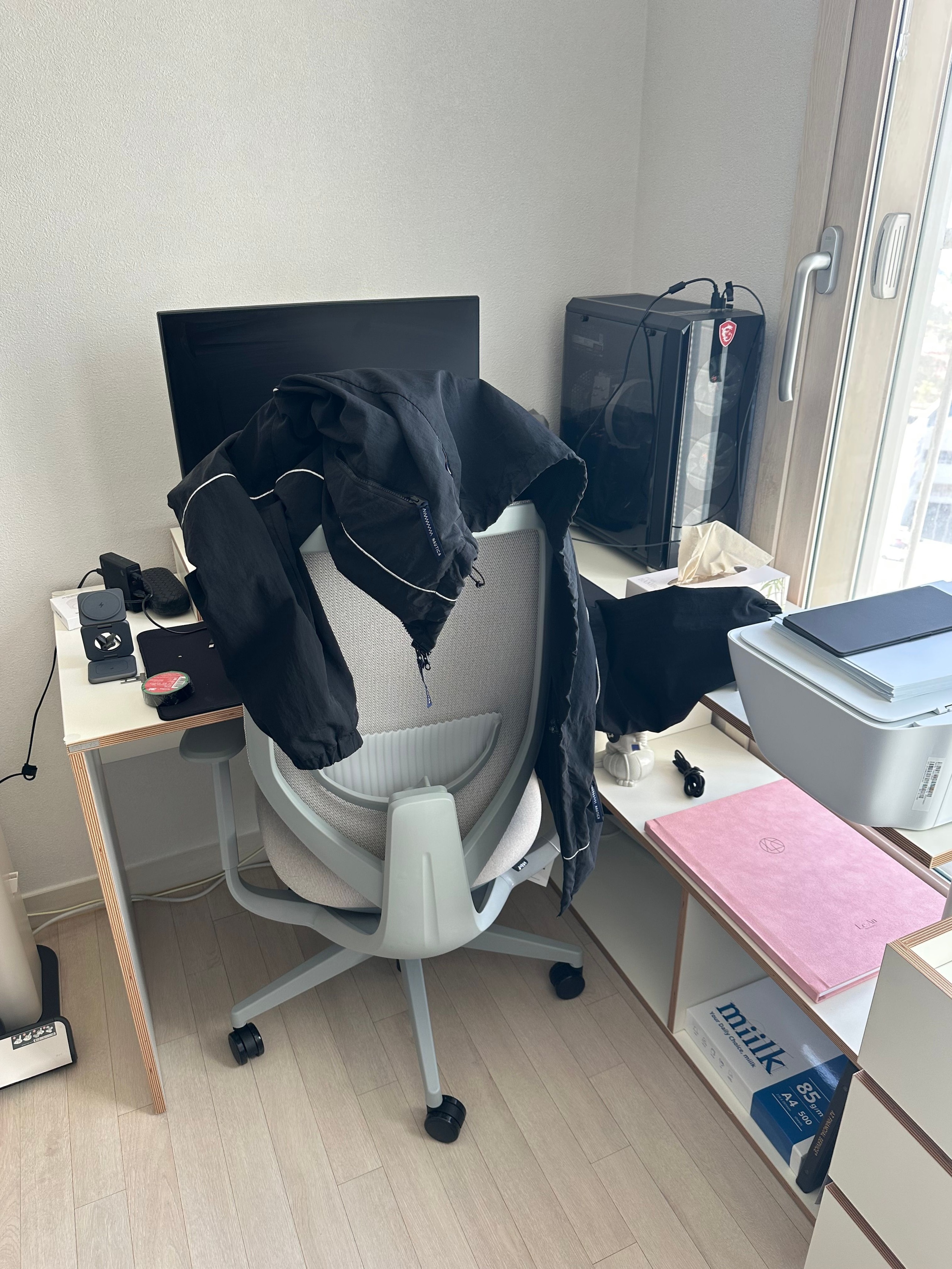 Bridge E0 Corner Desk & Bookshelf Set user photo